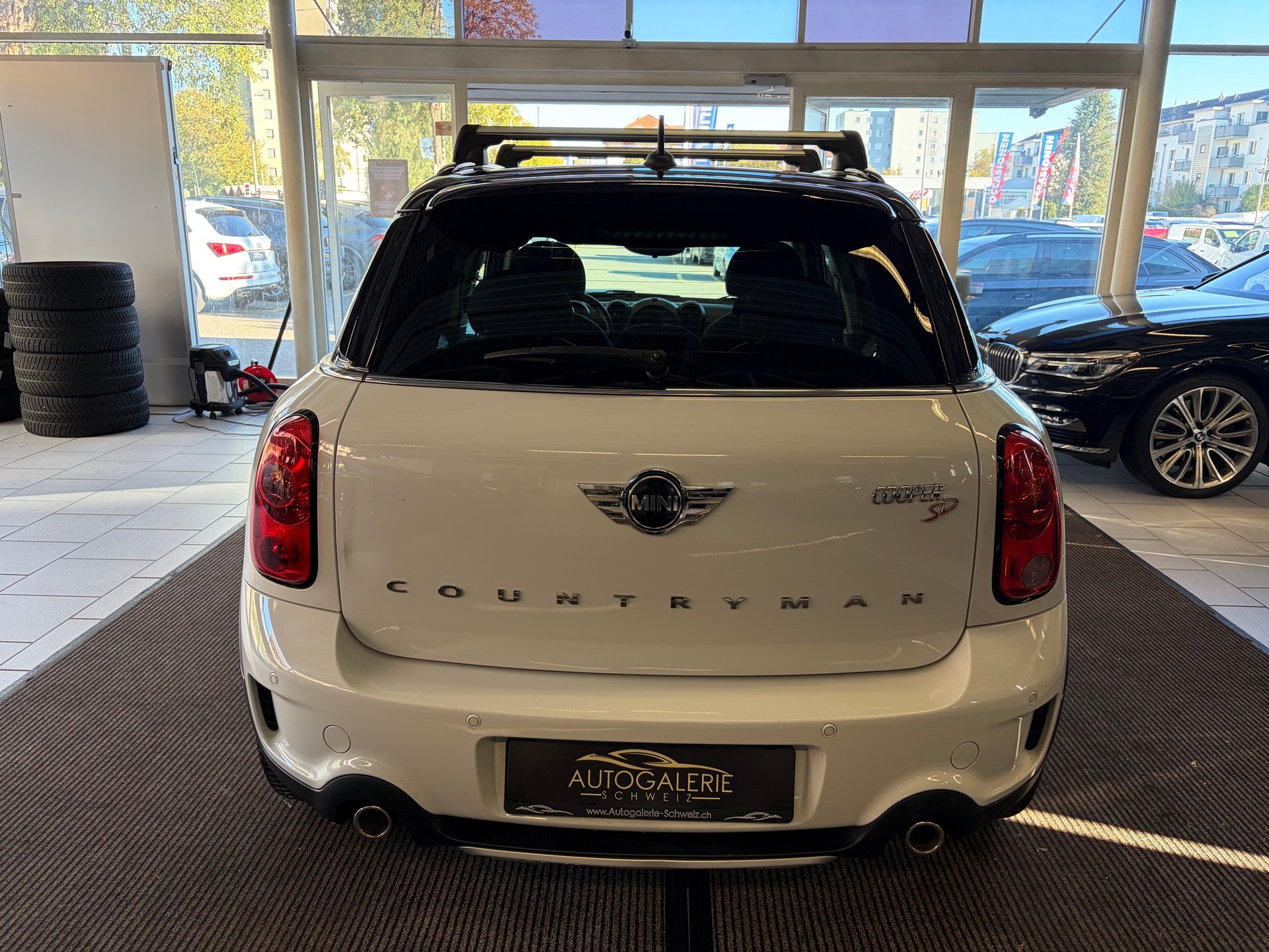 MINI Countryman Cooper SD ALL4 Snowhill | CH | CHILI | WIRED | Xenon | 18" | Piano Black Exterieur |-image-23