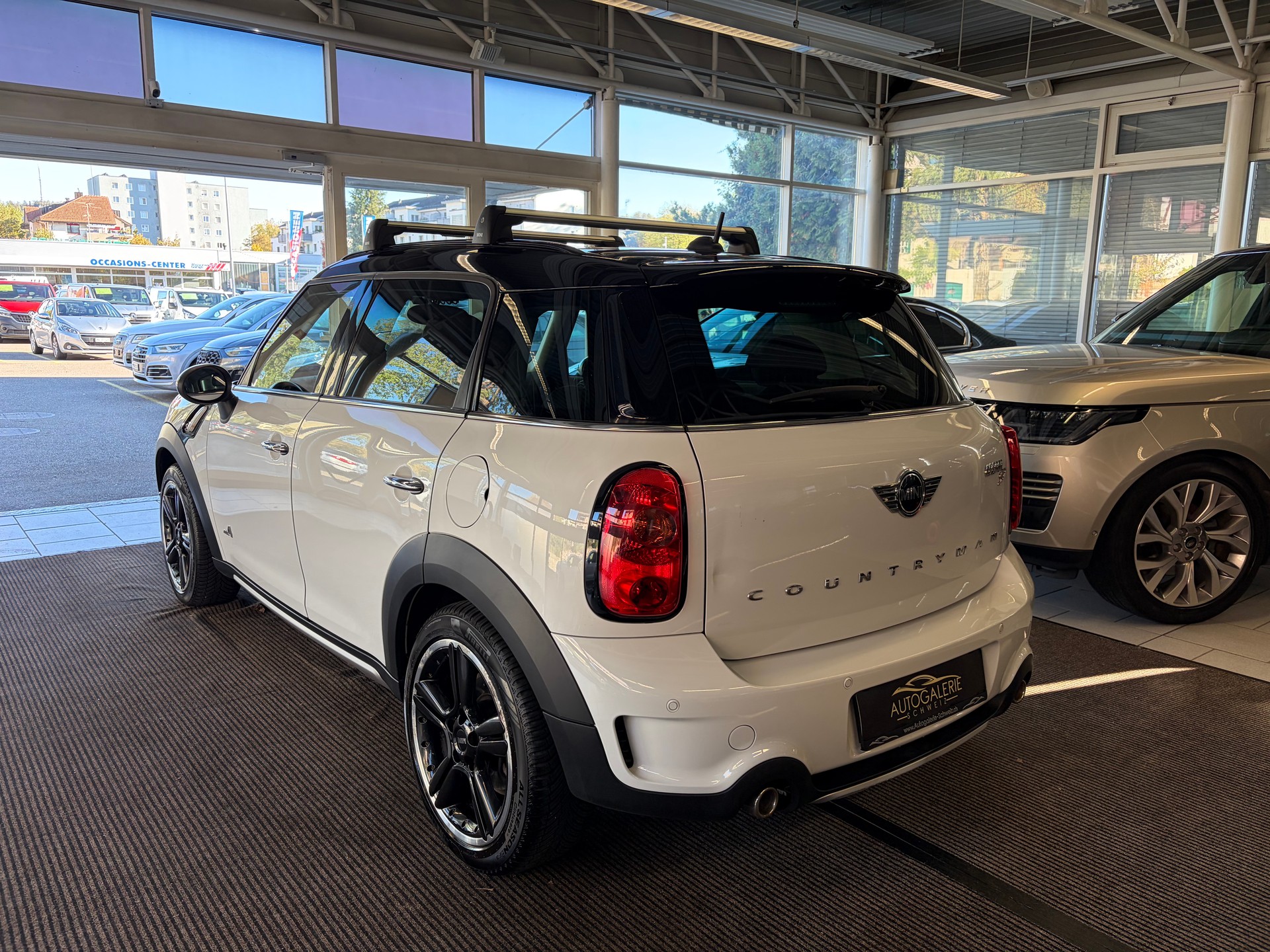MINI Countryman Cooper SD ALL4 Snowhill | CH | CHILI | WIRED | Xenon | 18" | Piano Black Exterieur |-image-11