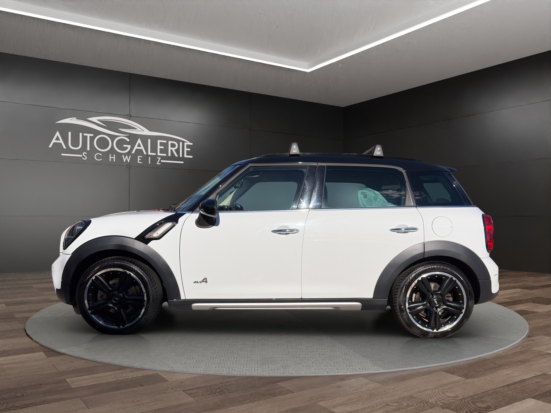 MINI Countryman Cooper SD ALL4 Snowhill | CH | CHILI | WIRED | Xenon | 18" | Piano Black Exterieur |-image-1
