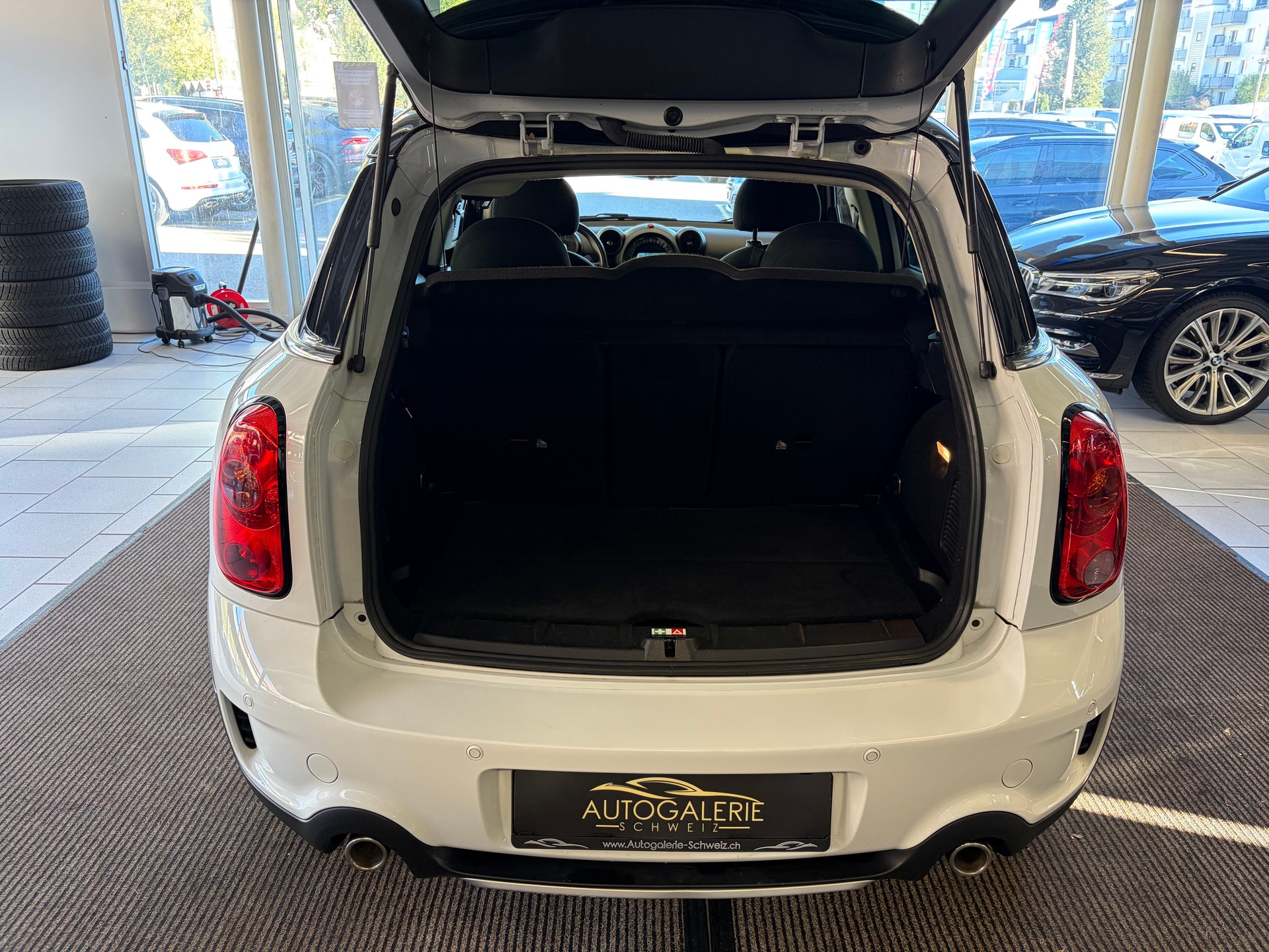 MINI Countryman Cooper SD ALL4 Snowhill | CH | CHILI | WIRED | Xenon | 18" | Piano Black Exterieur |-image-24