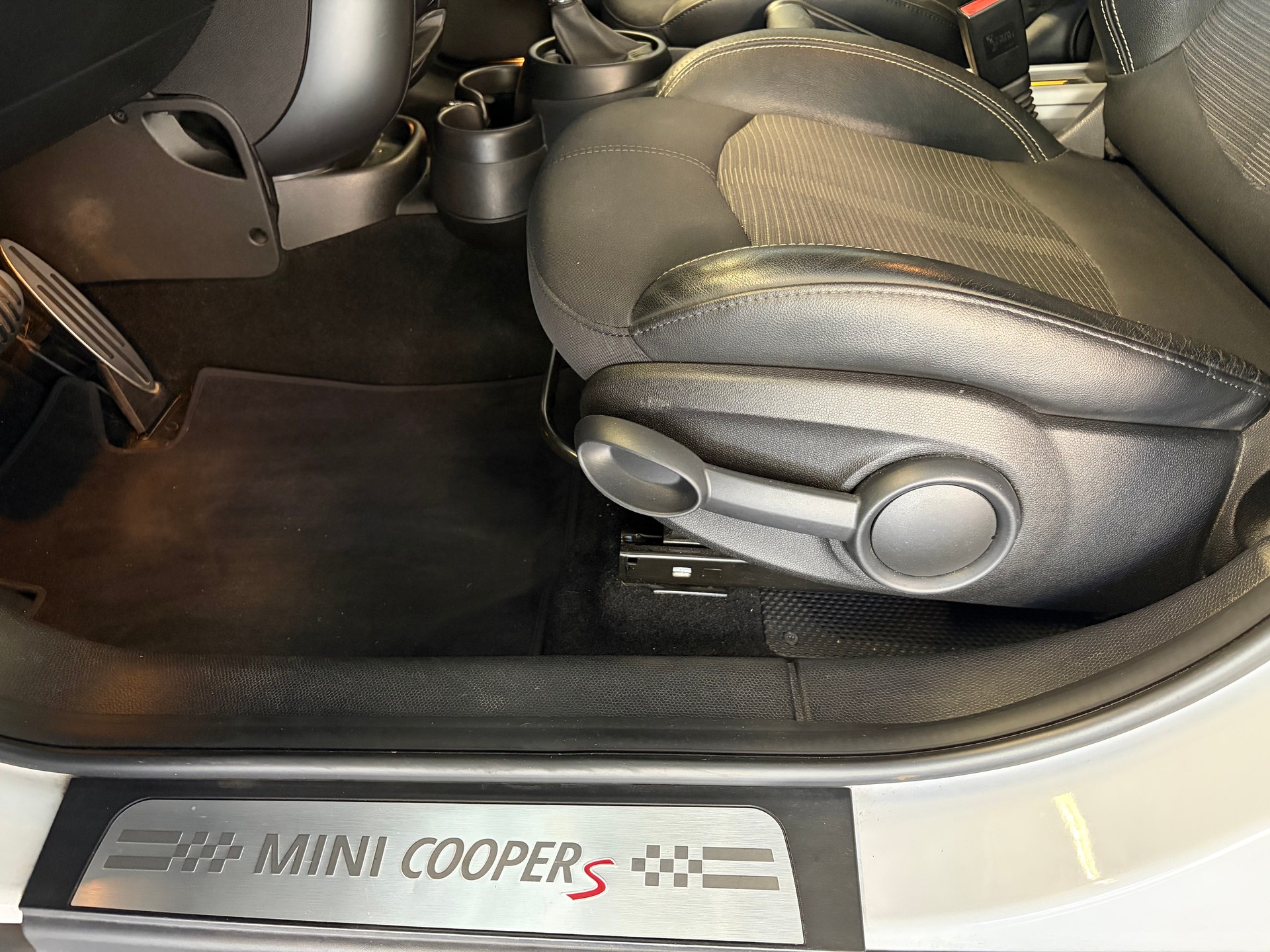 MINI Countryman Cooper SD ALL4 Snowhill | CH | CHILI | WIRED | Xenon | 18" | Piano Black Exterieur |-image-21