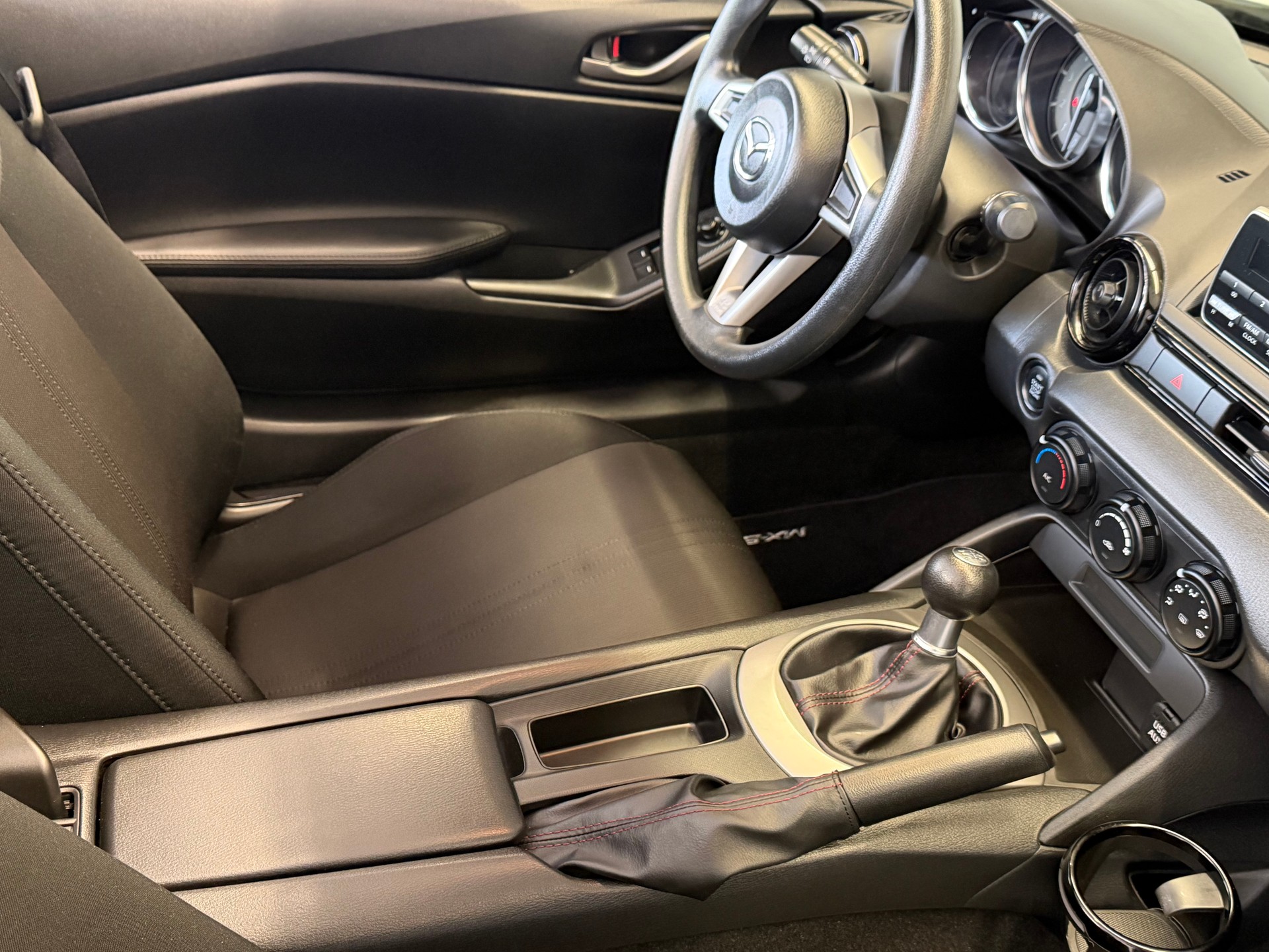 MAZDA MX-5 SKYACTIV-G 131 Ambition-image-11