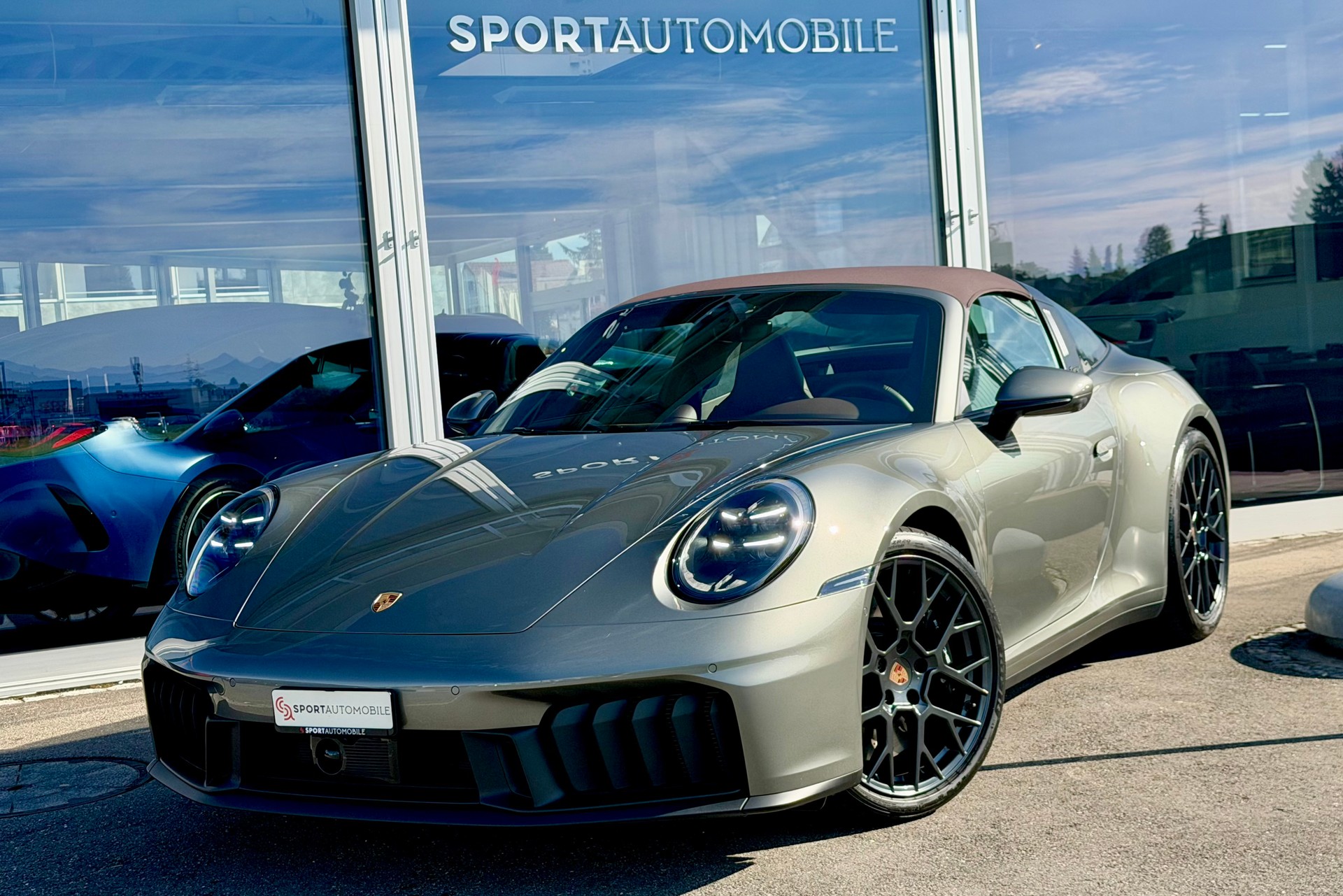 PORSCHE 911 Carrera 4 Cabriolet GTS PDK-image-2
