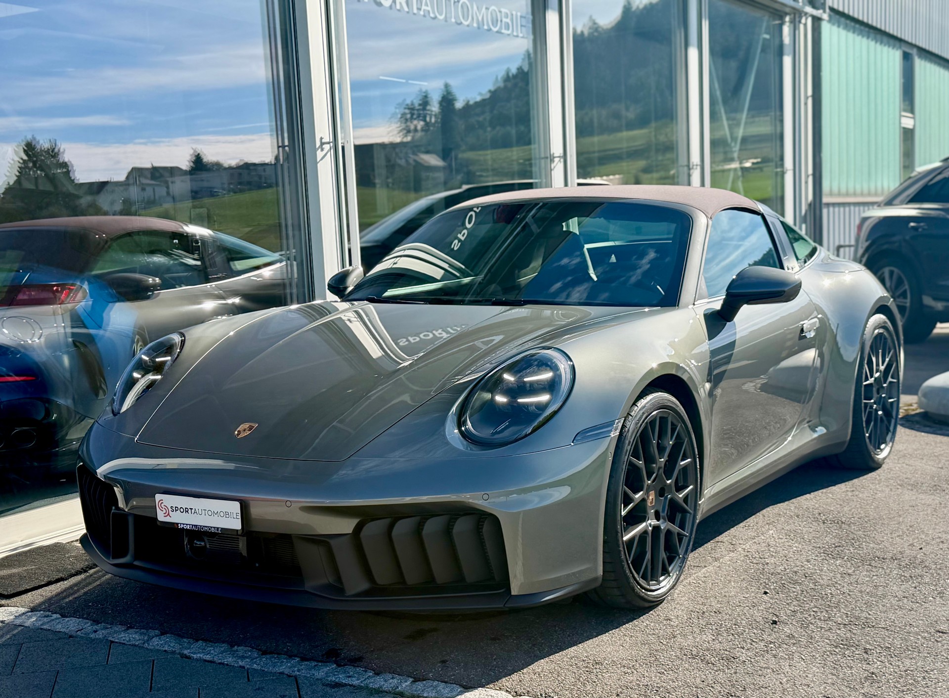 PORSCHE 911 Carrera 4 Cabriolet GTS PDK-image-3