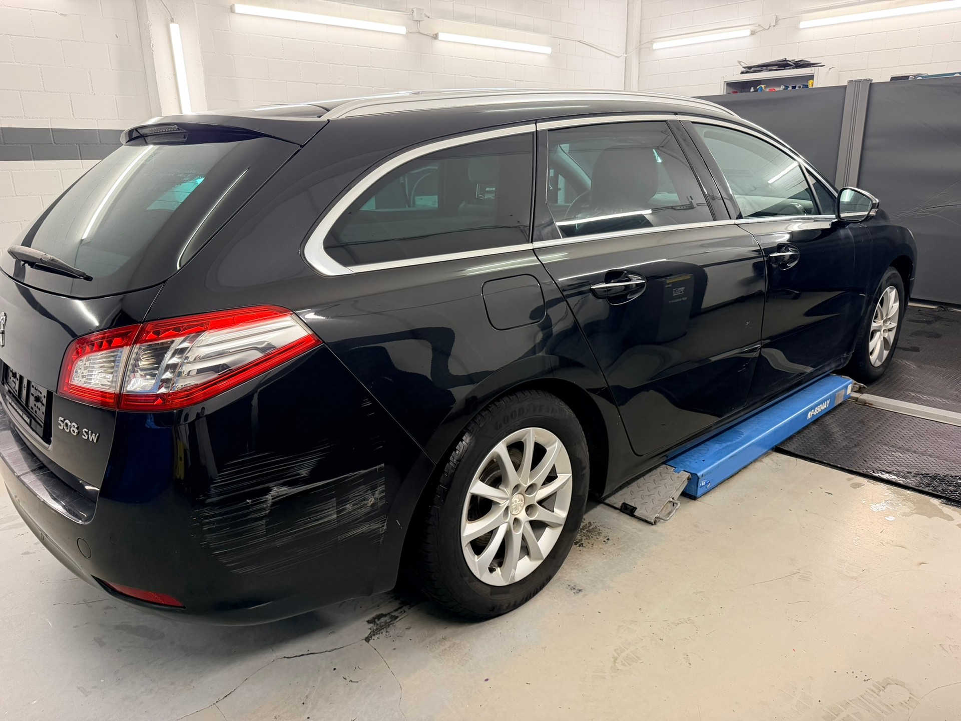 PEUGEOT 508 SW 2.0 HDI Business Automatic-showroom-element-3