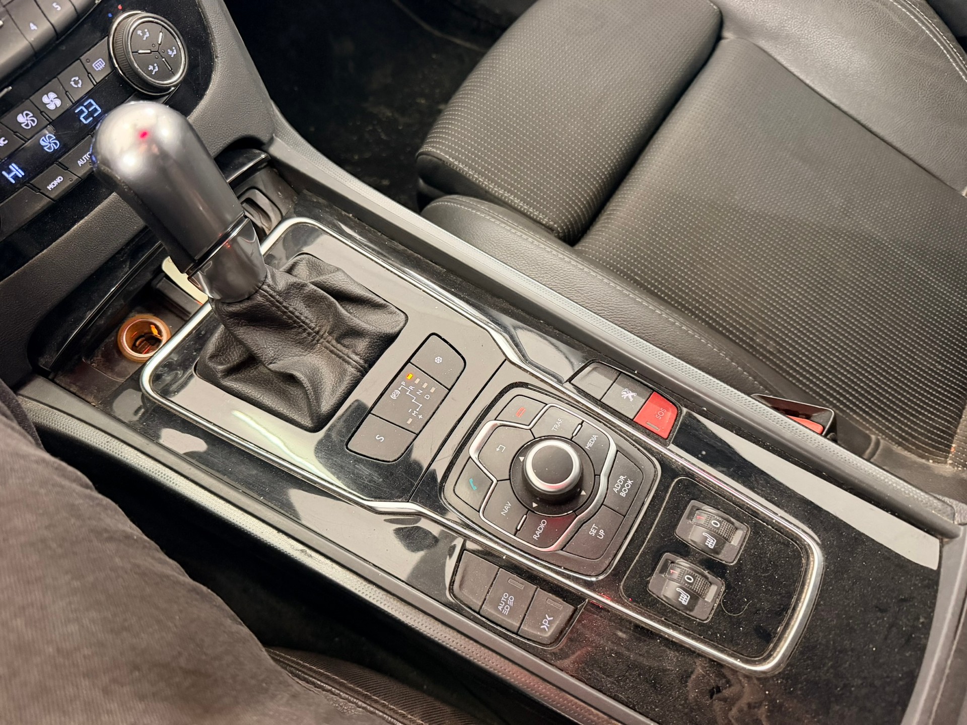 PEUGEOT 508 SW 2.0 HDI Business Automatic-image-11