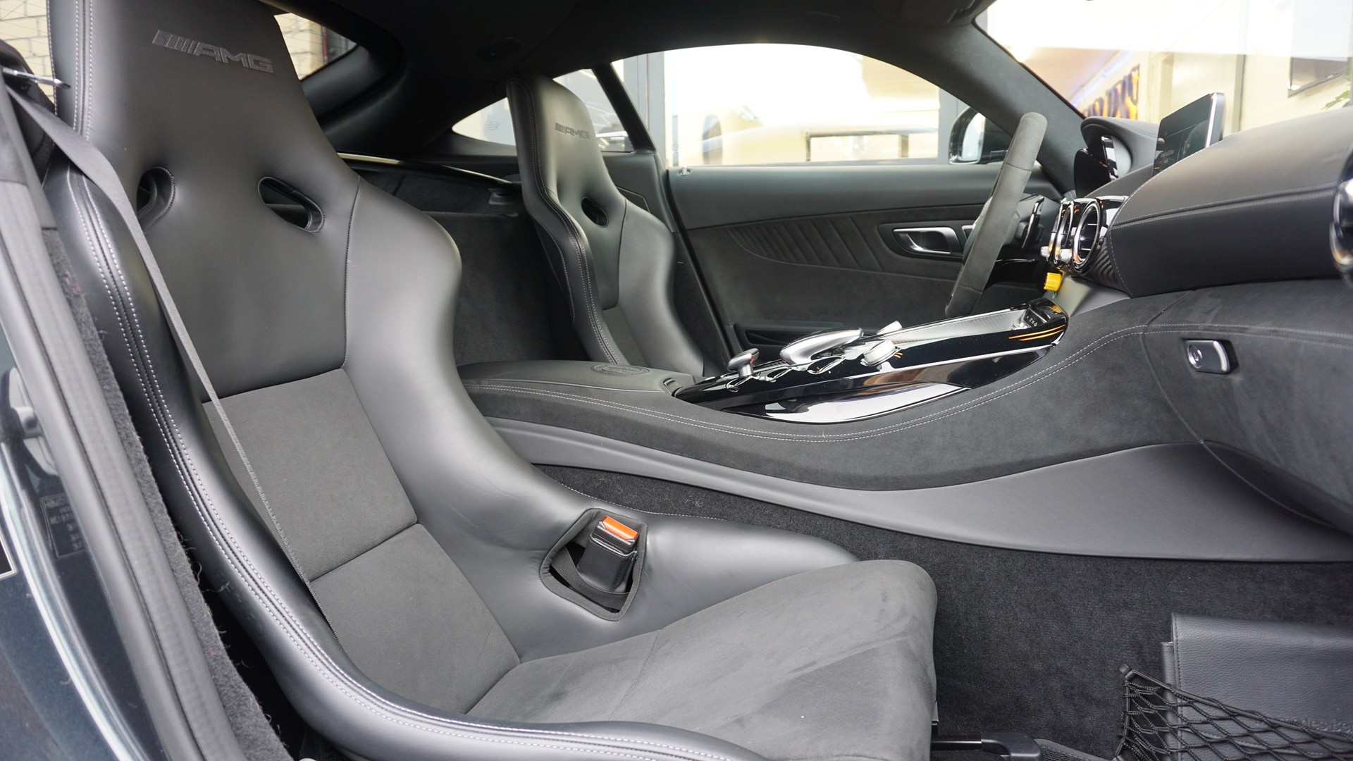 MERCEDES-BENZ AMG GT R Speedshift DCT-image-16