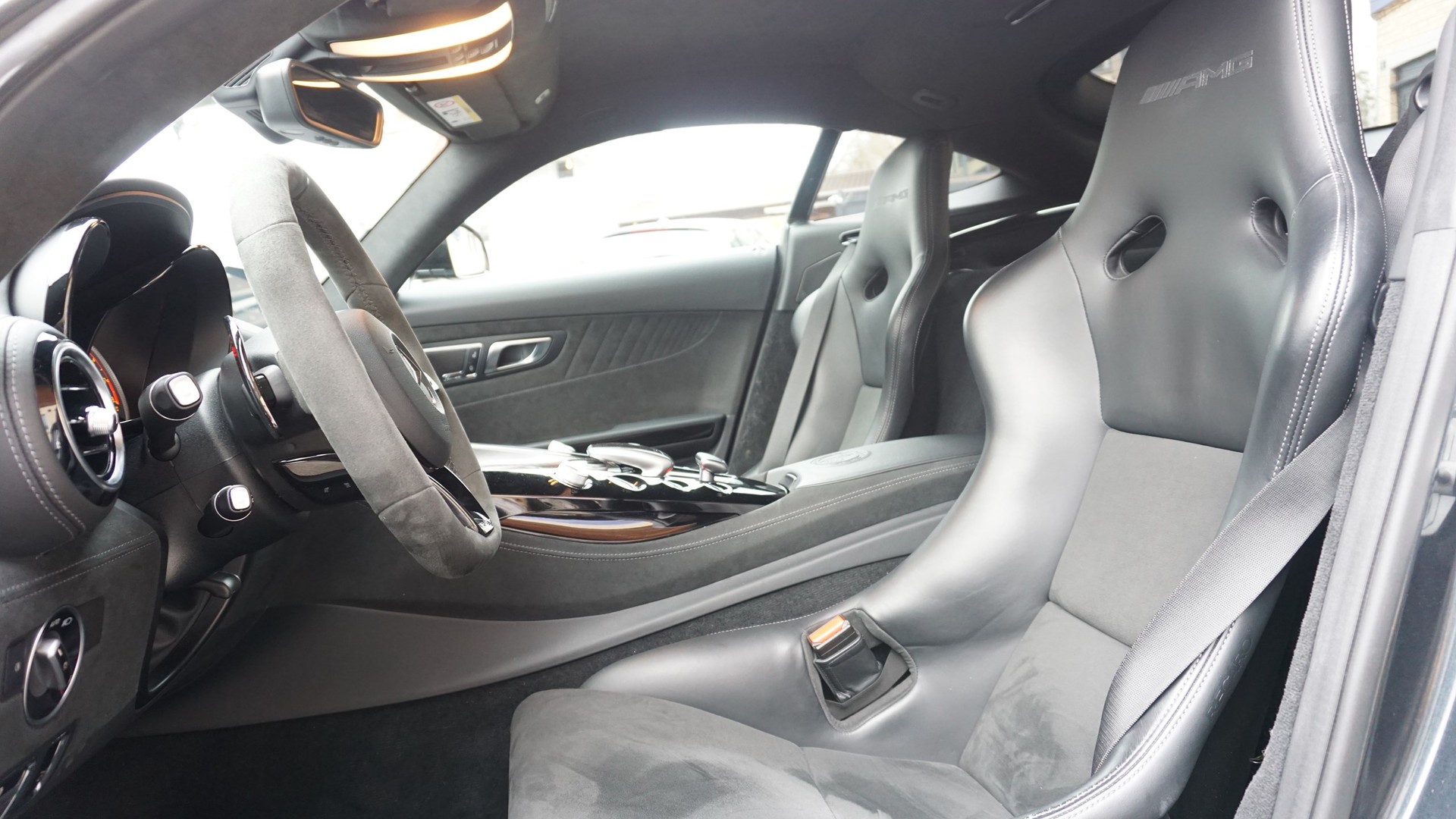 MERCEDES-BENZ AMG GT R Speedshift DCT-image-15