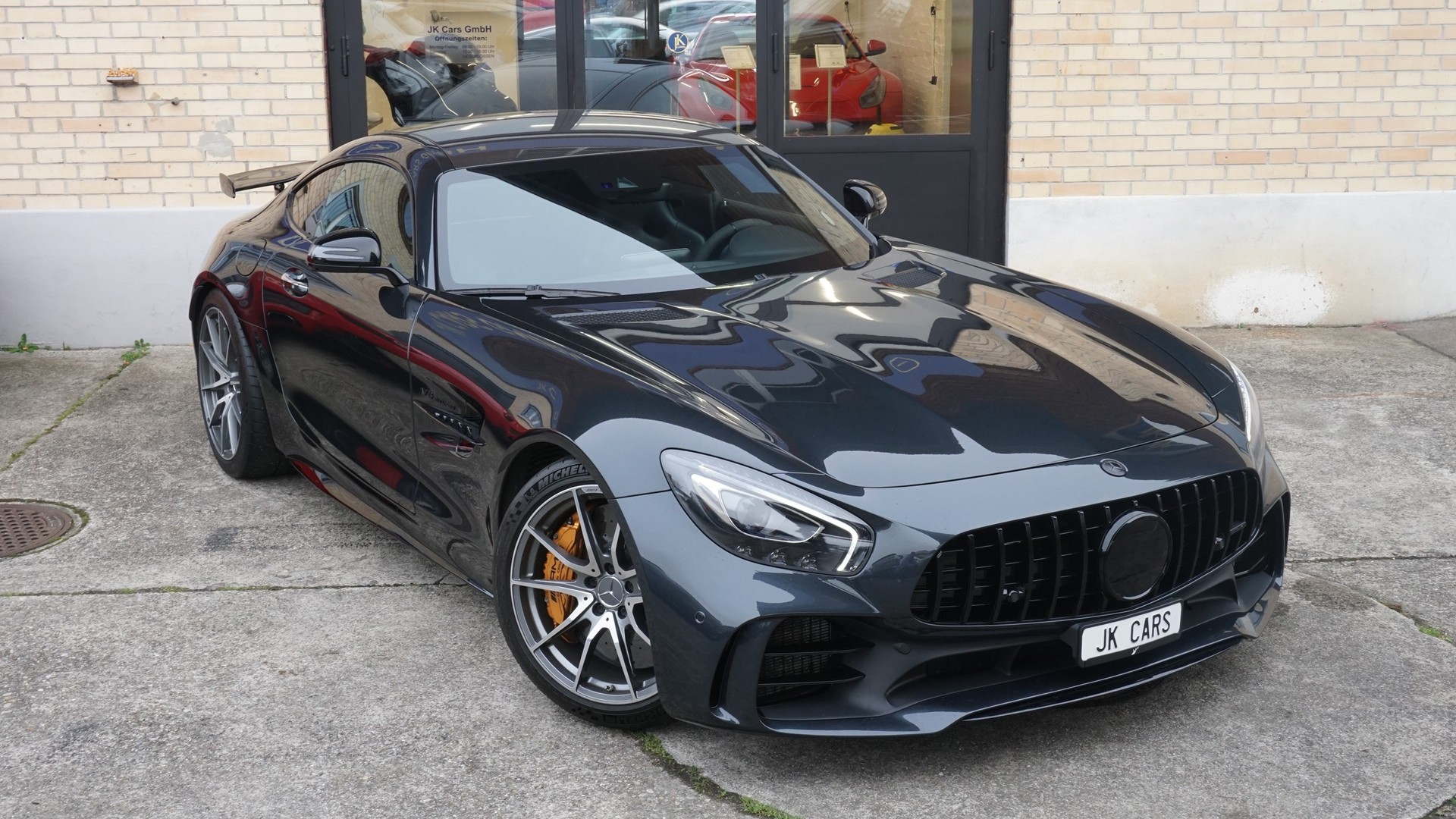 MERCEDES-BENZ AMG GT R Speedshift DCT-image-2