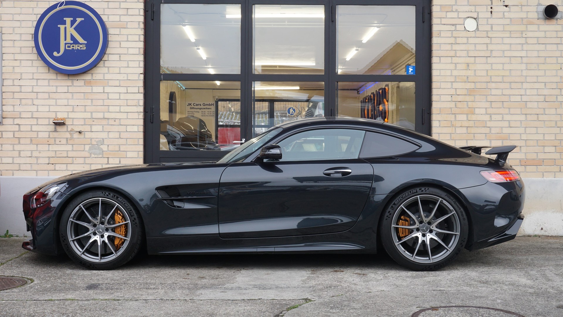 MERCEDES-BENZ AMG GT R Speedshift DCT-image-4