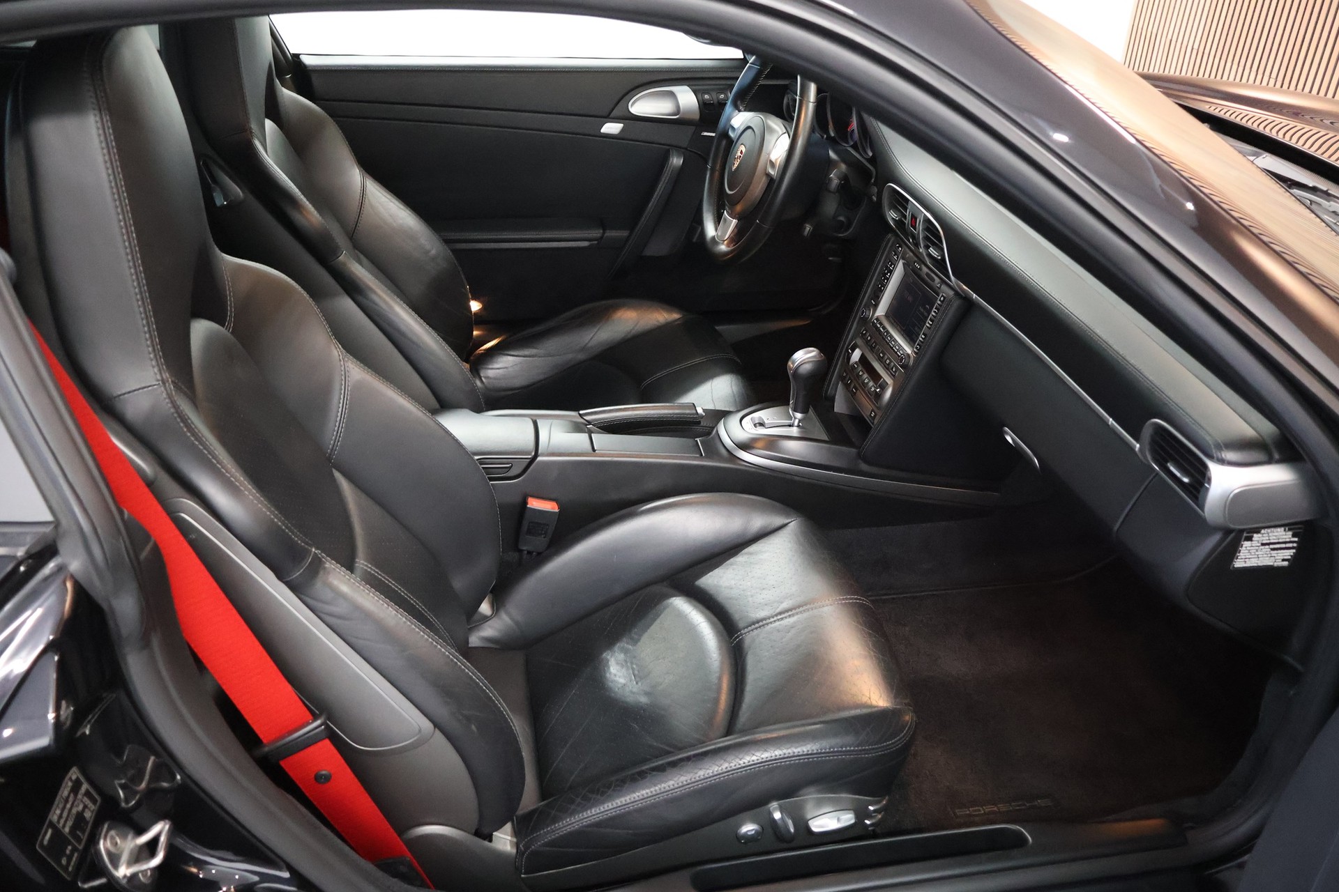 PORSCHE 911 Turbo-image-12