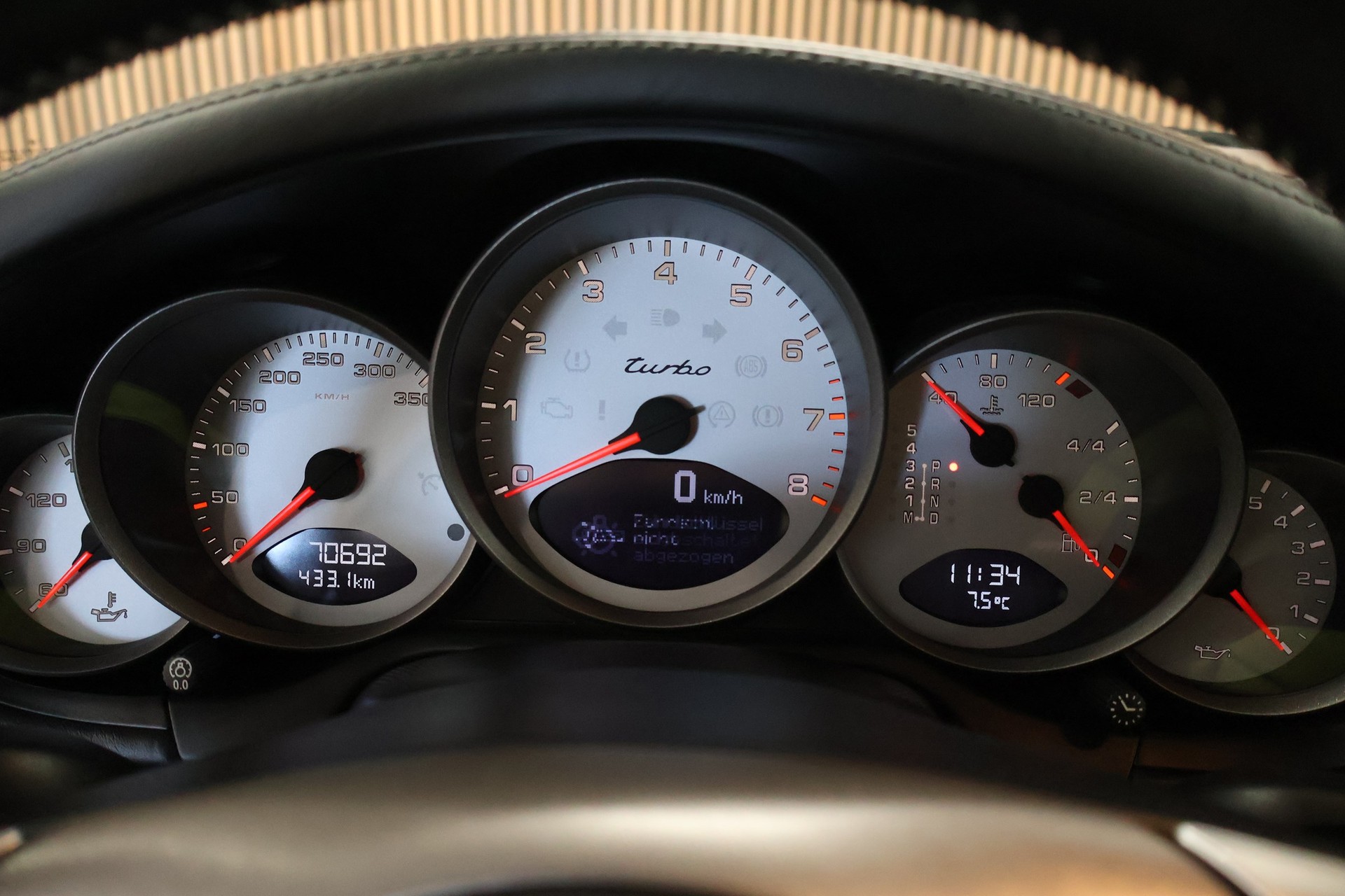 PORSCHE 911 Turbo-image-16