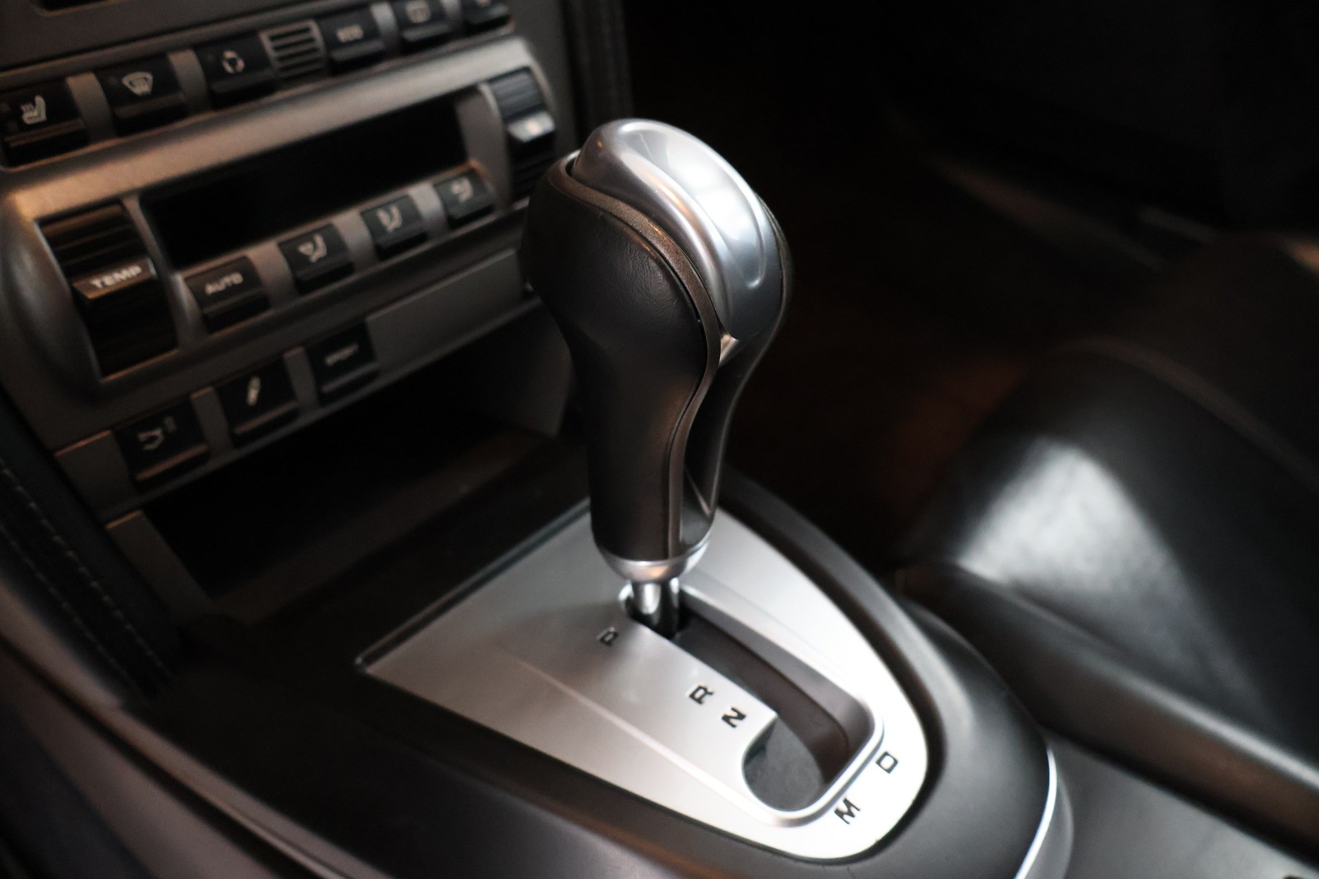 PORSCHE 911 Turbo-image-18