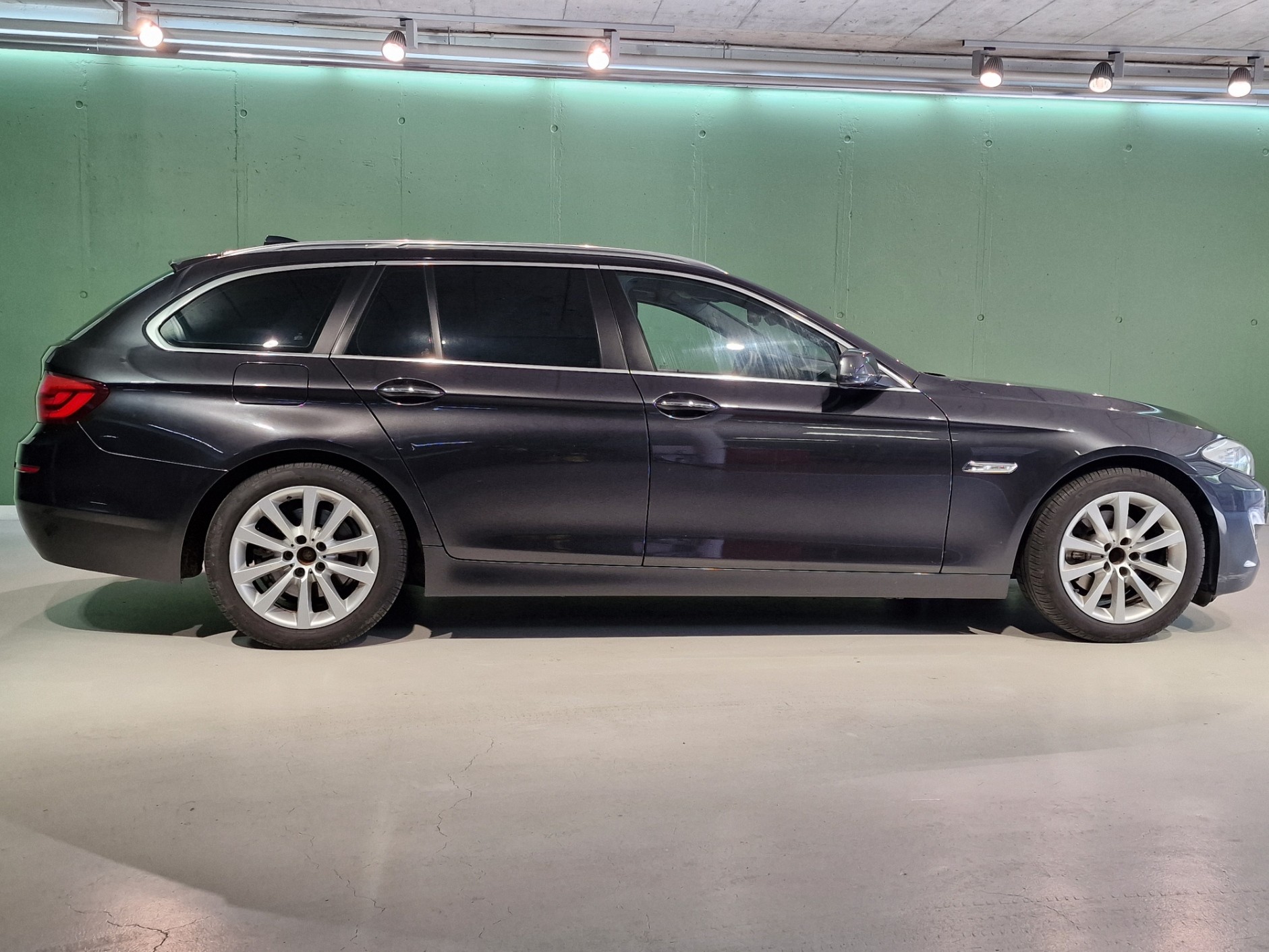 BMW 520d Touring Steptronic-image-4