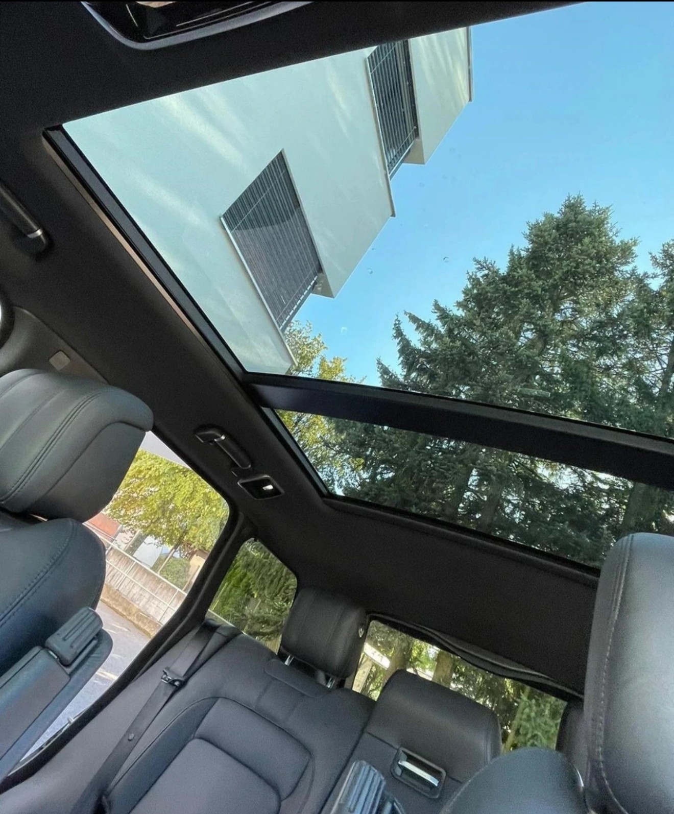 LAND ROVER RANGE ROVER Facelift 3.0 TDV6 Vogue 5-Sitzer Automatic All Black CH-Auto nur Land-Rover Service-image-6