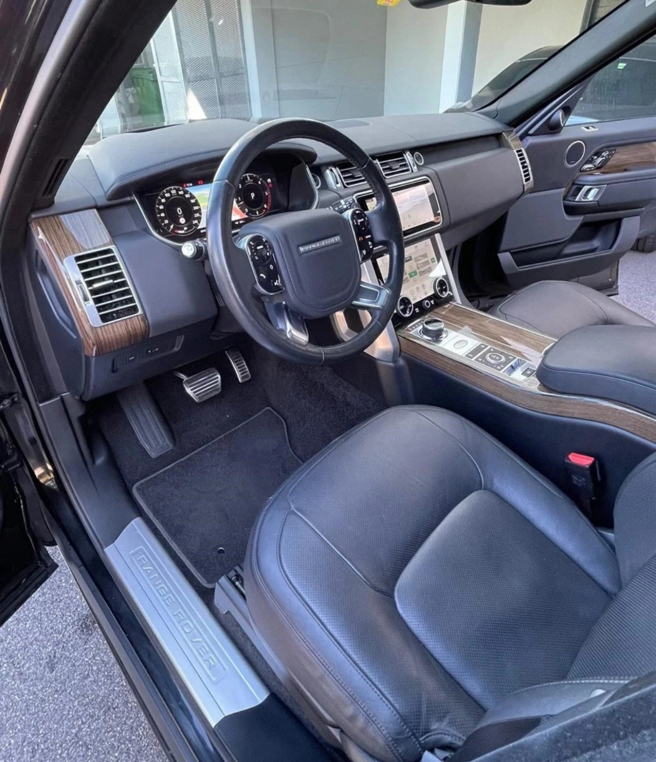 LAND ROVER RANGE ROVER Facelift 3.0 TDV6 Vogue 5-Sitzer Automatic All Black CH-Auto nur Land-Rover Service-image-11