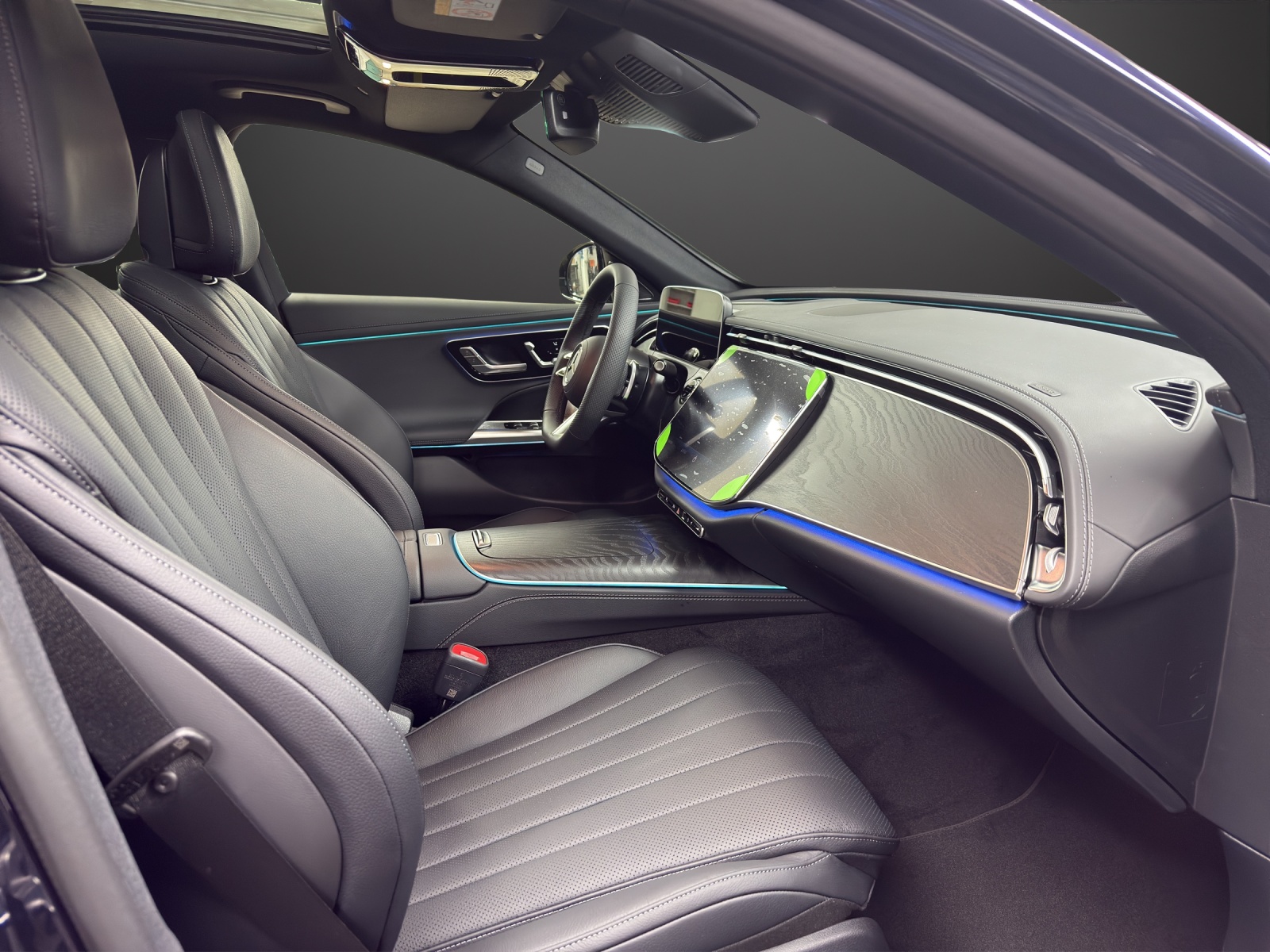 MERCEDES-BENZ E 220 d 4Matic 9G-Tronic-image-11