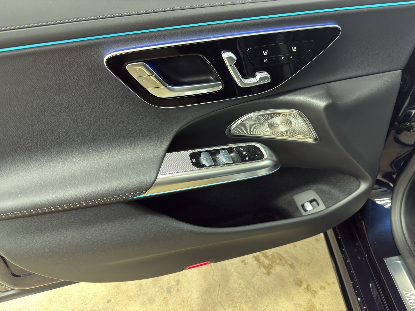 MERCEDES-BENZ E 220 d 4Matic 9G-Tronic-image-12