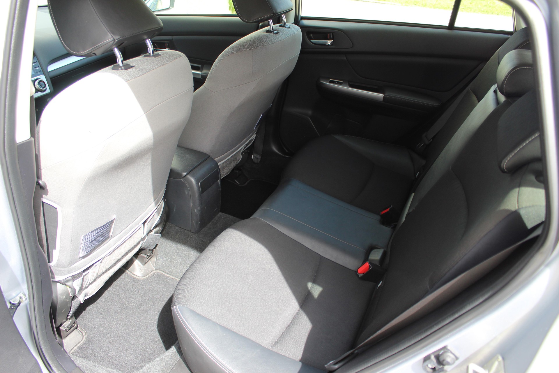 SUBARU Impreza Wagon 1.6i Swiss Two-image-8