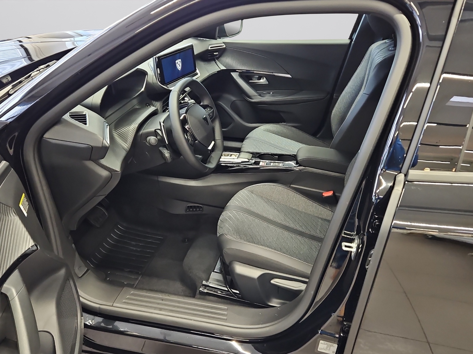 PEUGEOT 2008 NEW 1.2 145 MHEV Allure P-image-5