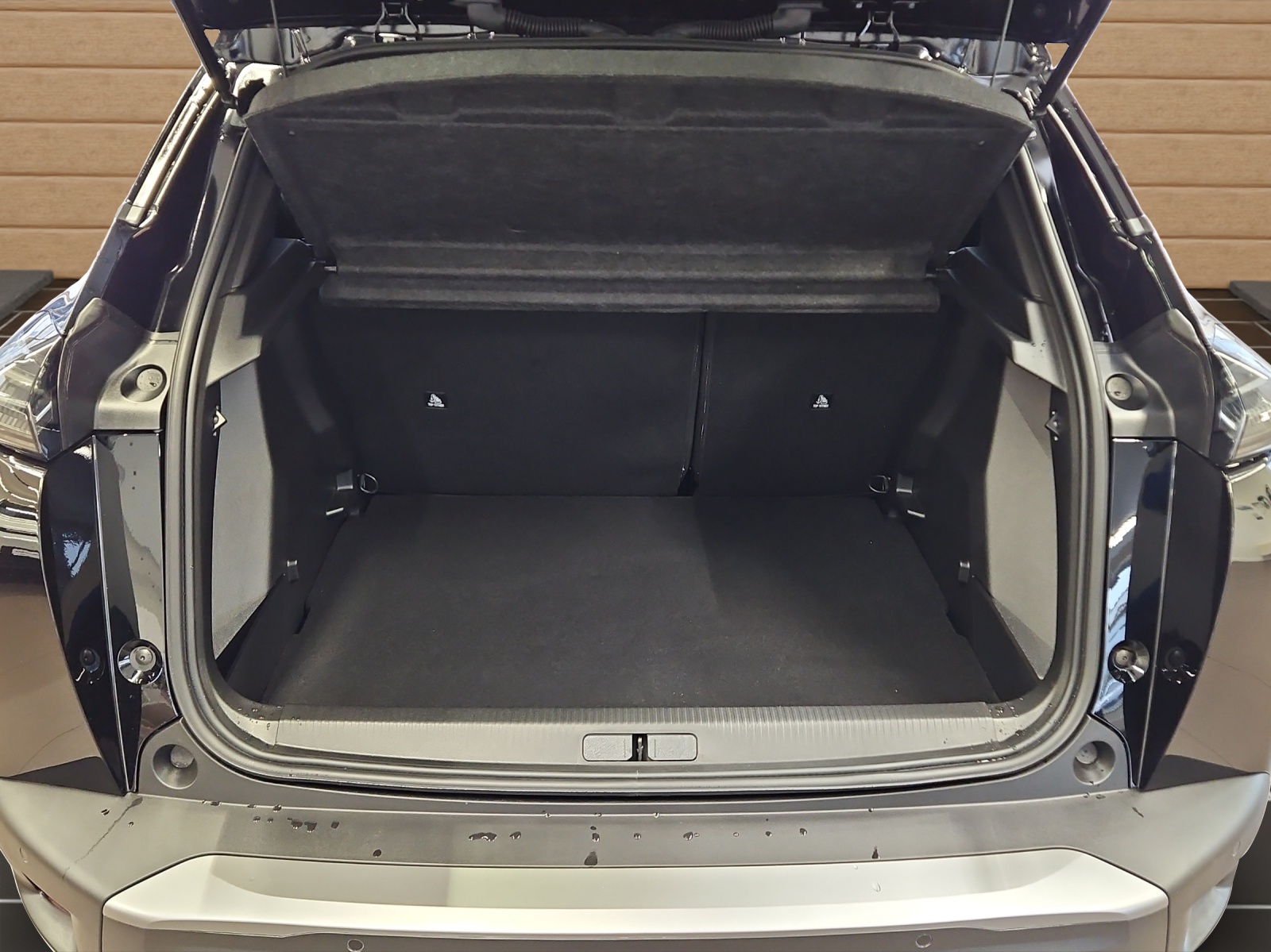 PEUGEOT 2008 NEW 1.2 145 MHEV Allure P-image-9