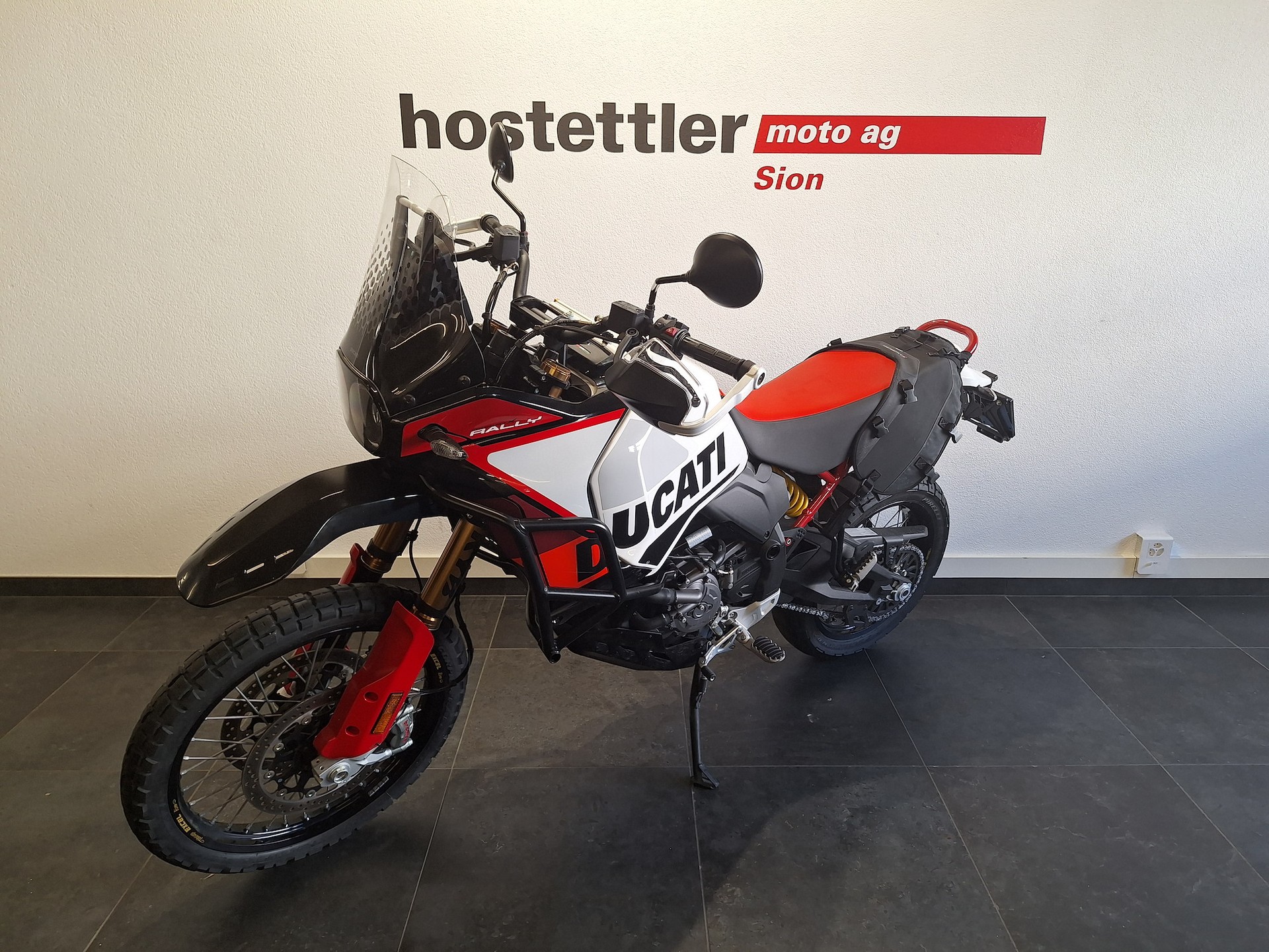 DUCATI Desert X Rally-showroom-element-2