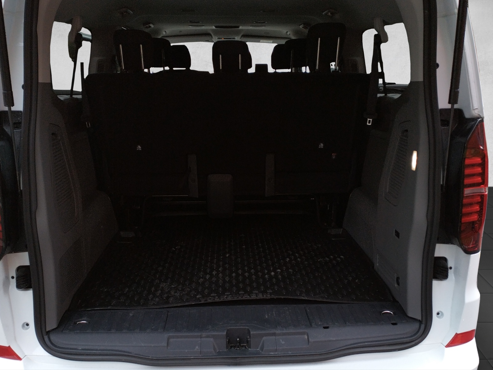 VW Caravelle 2.0 TDI Life LWB 4 Motion Aut 8-image-13