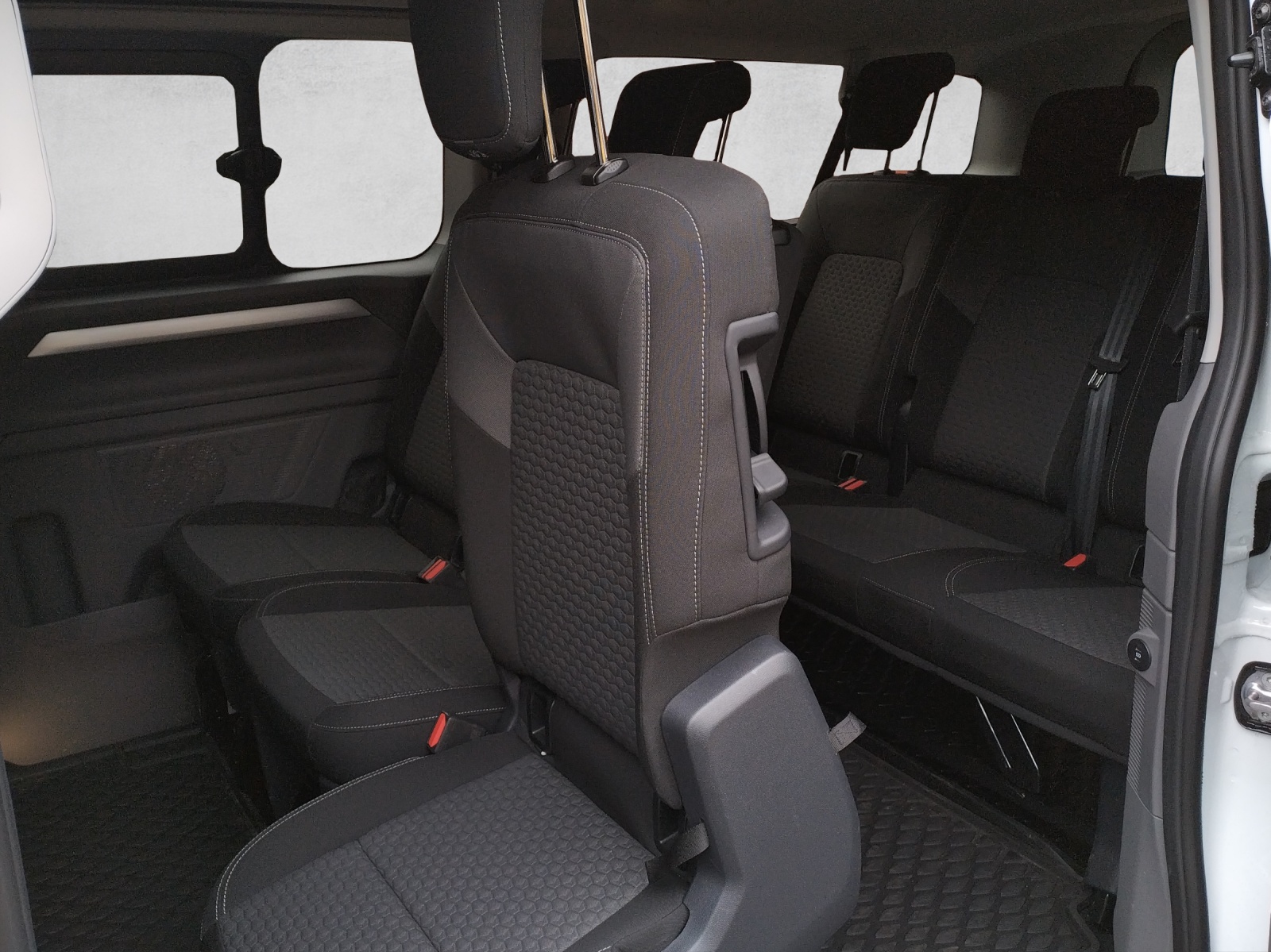 VW Caravelle 2.0 TDI Life LWB 4 Motion Aut 8-image-9