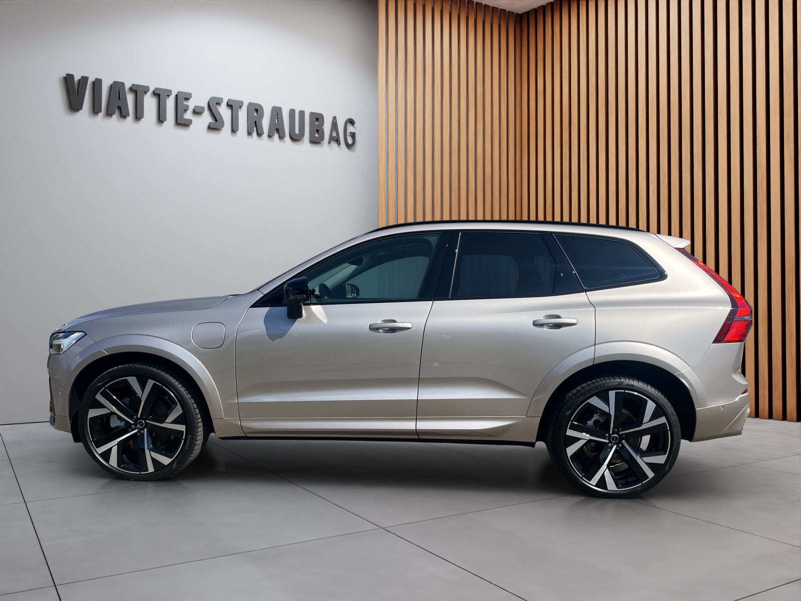 VOLVO XC60 2.0 T6 TE Ultra Dark eAWD-image-1
