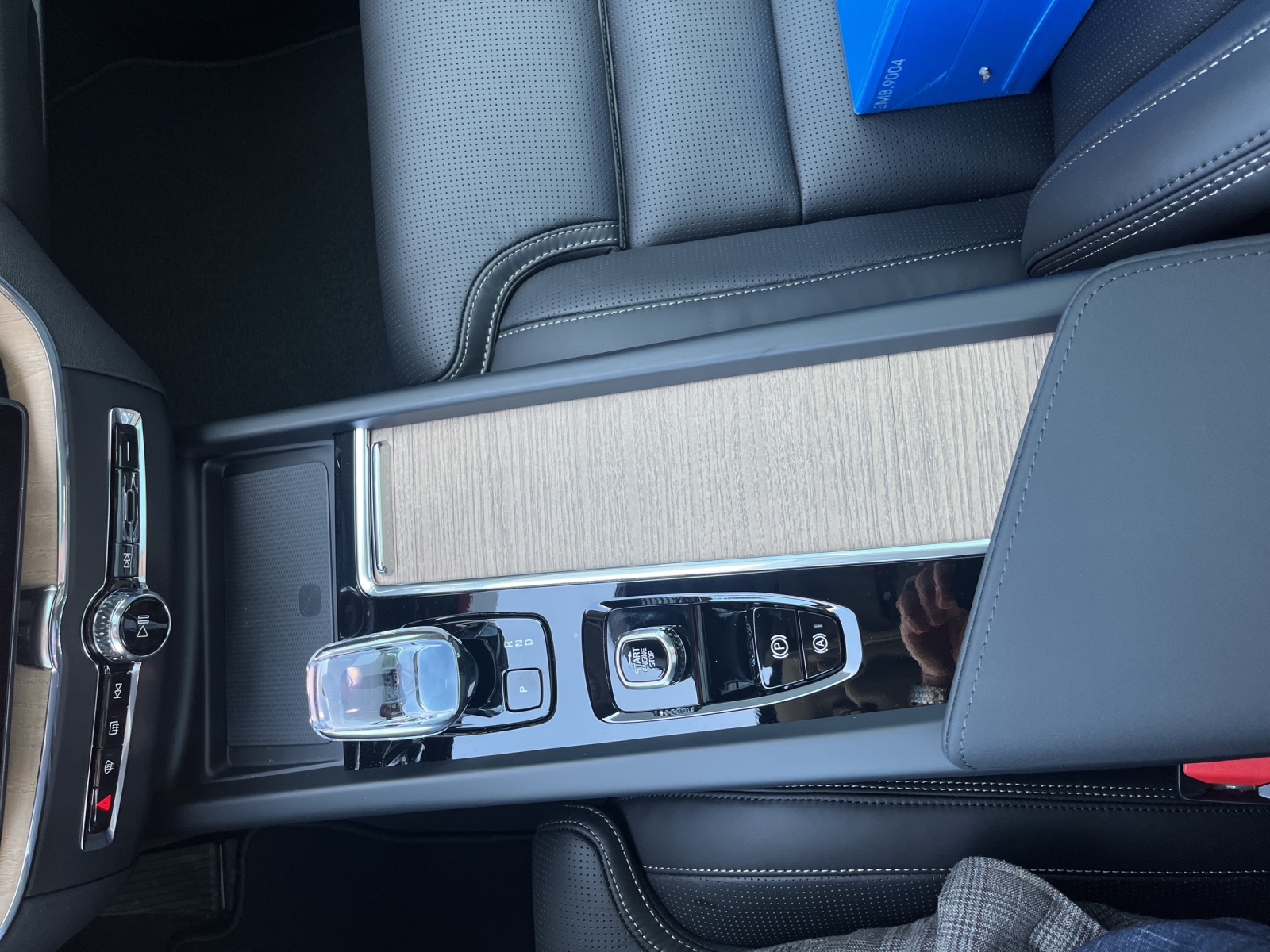 VOLVO XC60 2.0 T6 TE Ultra Dark eAWD-image-14