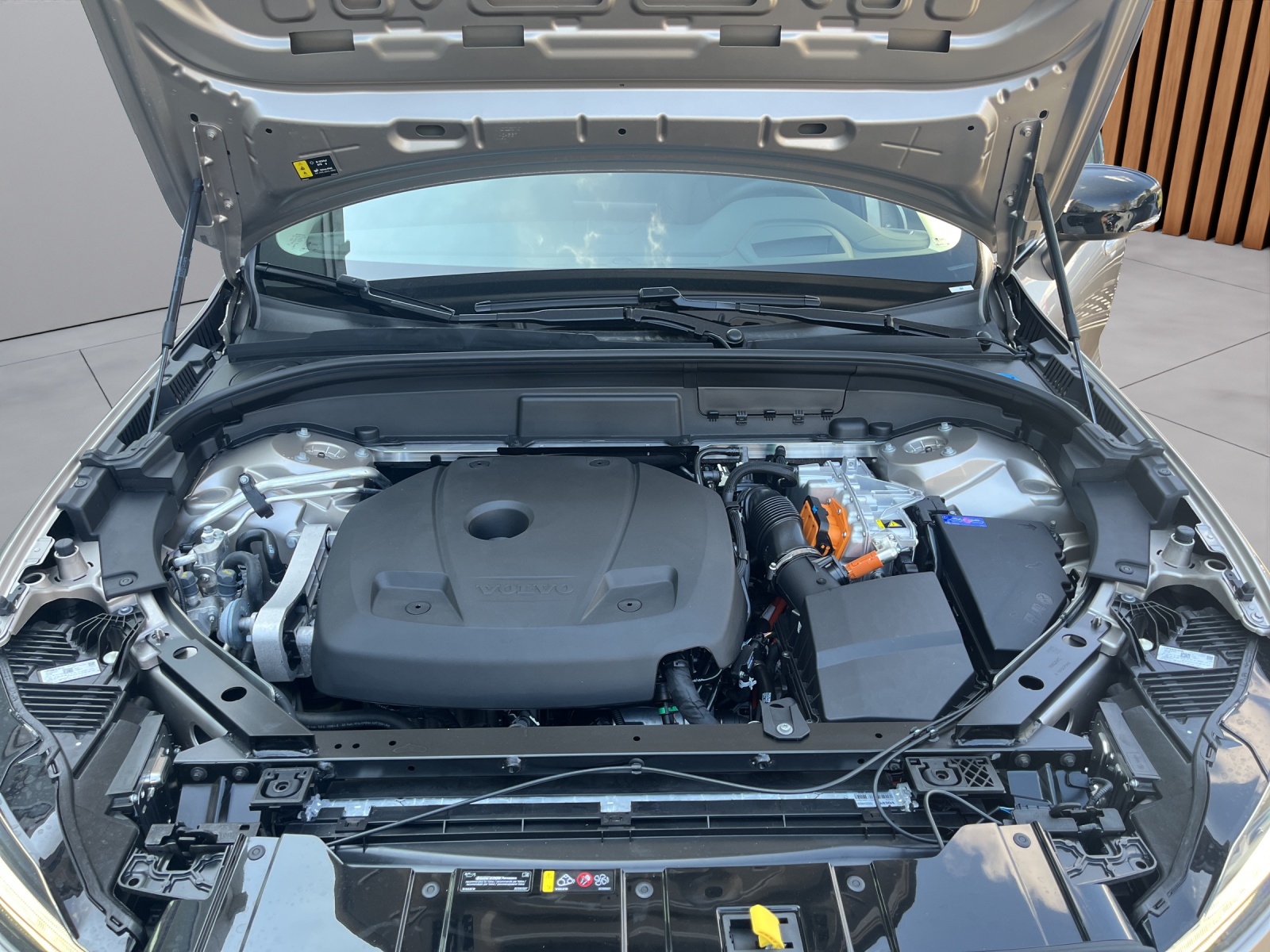 VOLVO XC60 2.0 T6 TE Ultra Dark eAWD-image-19