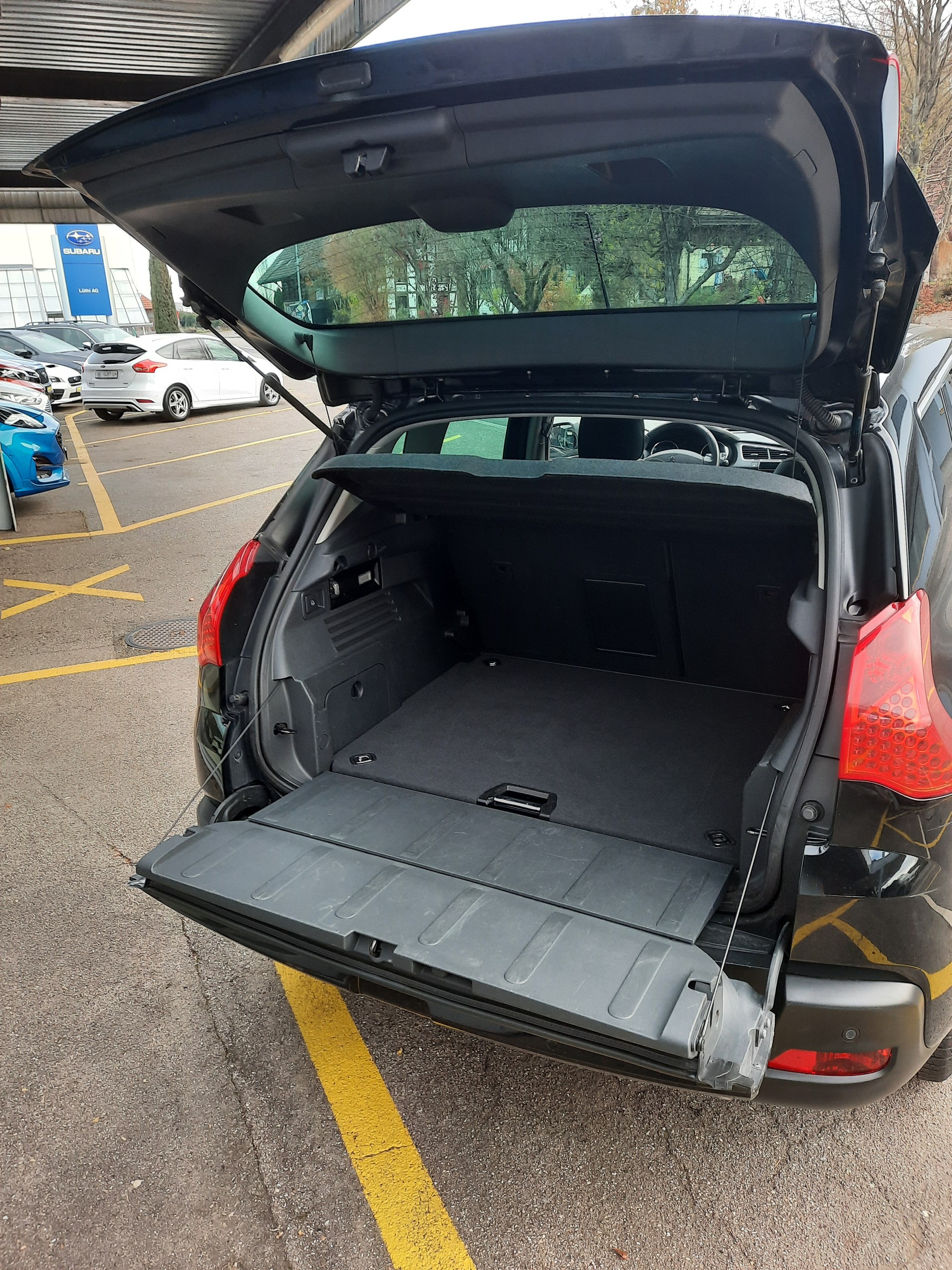 PEUGEOT 3008 1.6 16V T Swiss Edition-image-6