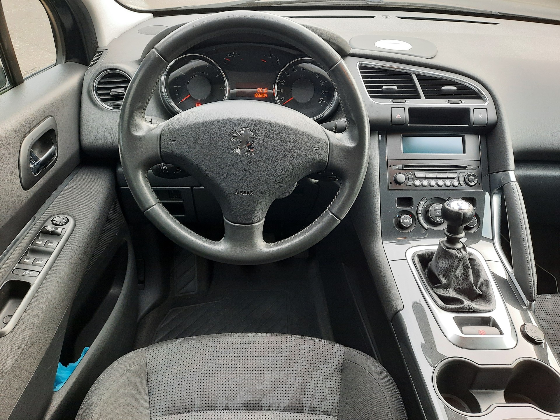 PEUGEOT 3008 1.6 16V T Swiss Edition-image-8