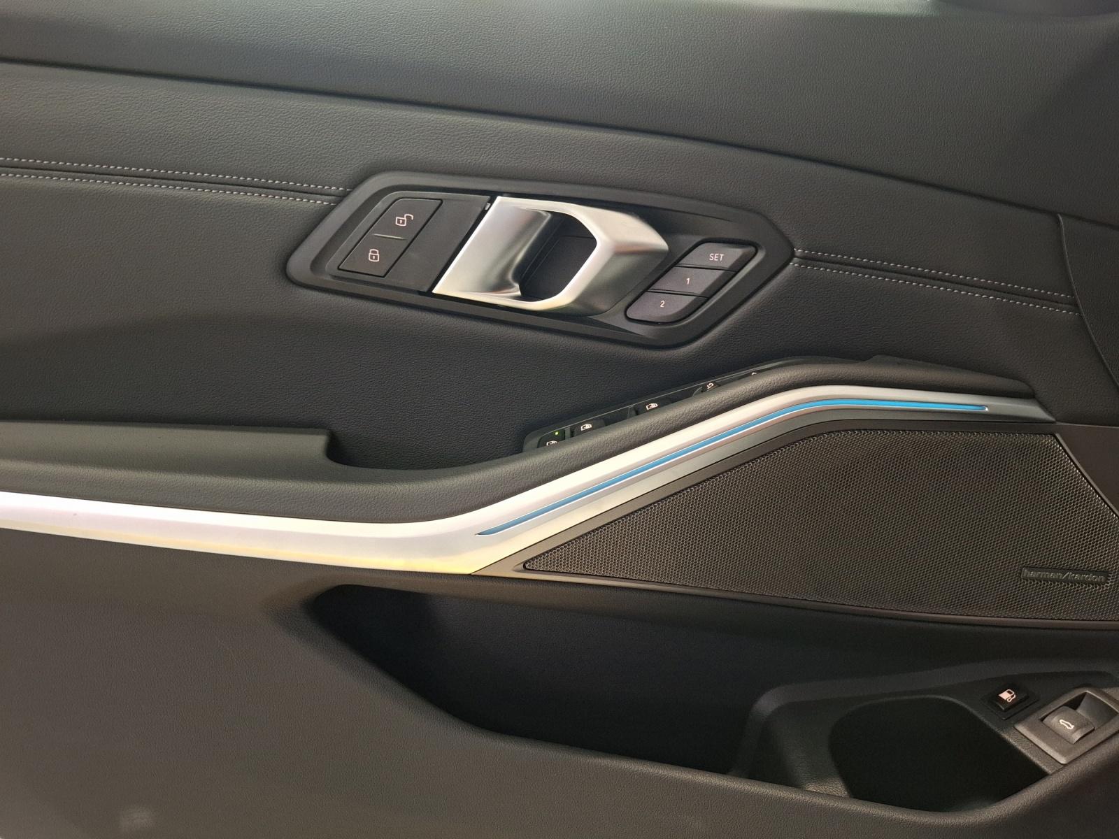 BMW 330e xDrive SAG Touring-image-5