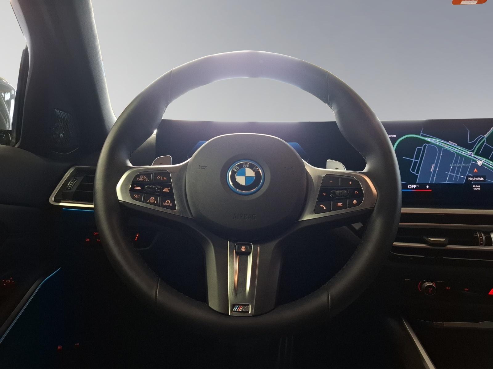 BMW 330e xDrive SAG Touring-image-8