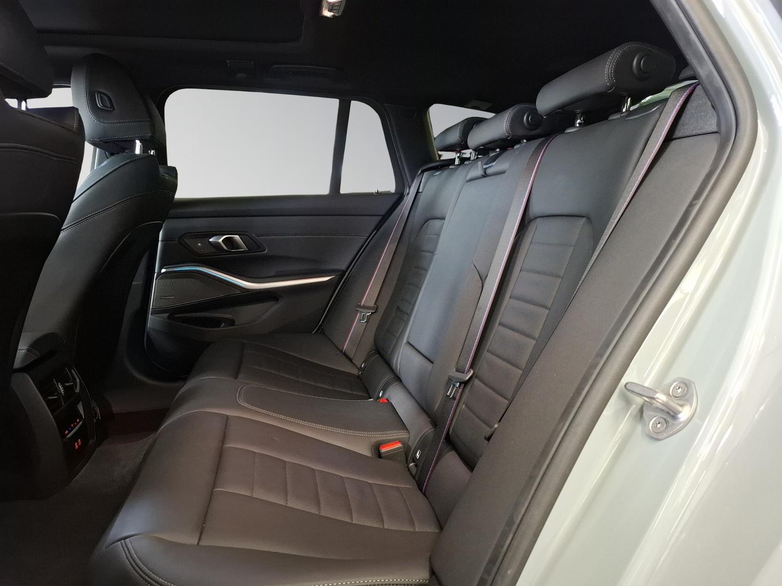 BMW 330e xDrive SAG Touring-image-6