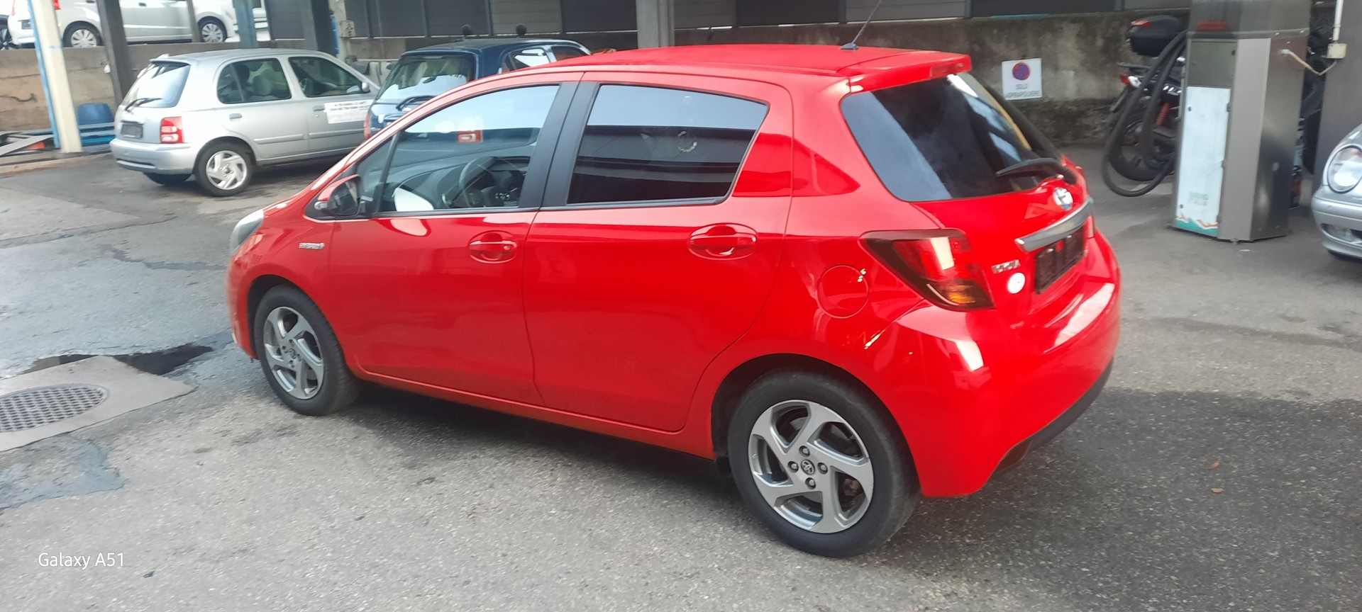TOYOTA Yaris 1.5 VVT-i Hybrid Trend e-CVT-image-2