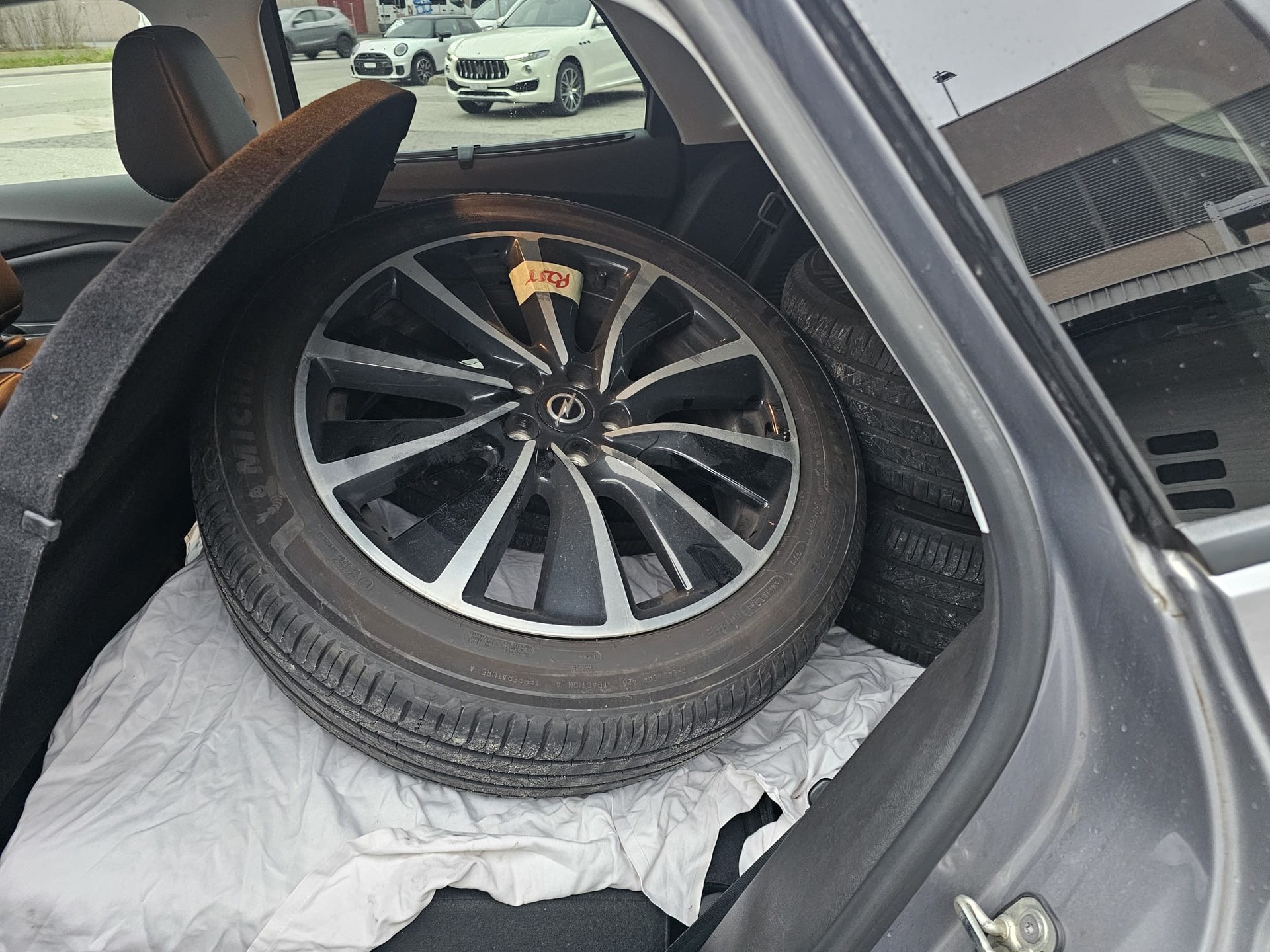 OPEL Grandland X 1.6 Hybrid4 Excellence Automatik-image-9