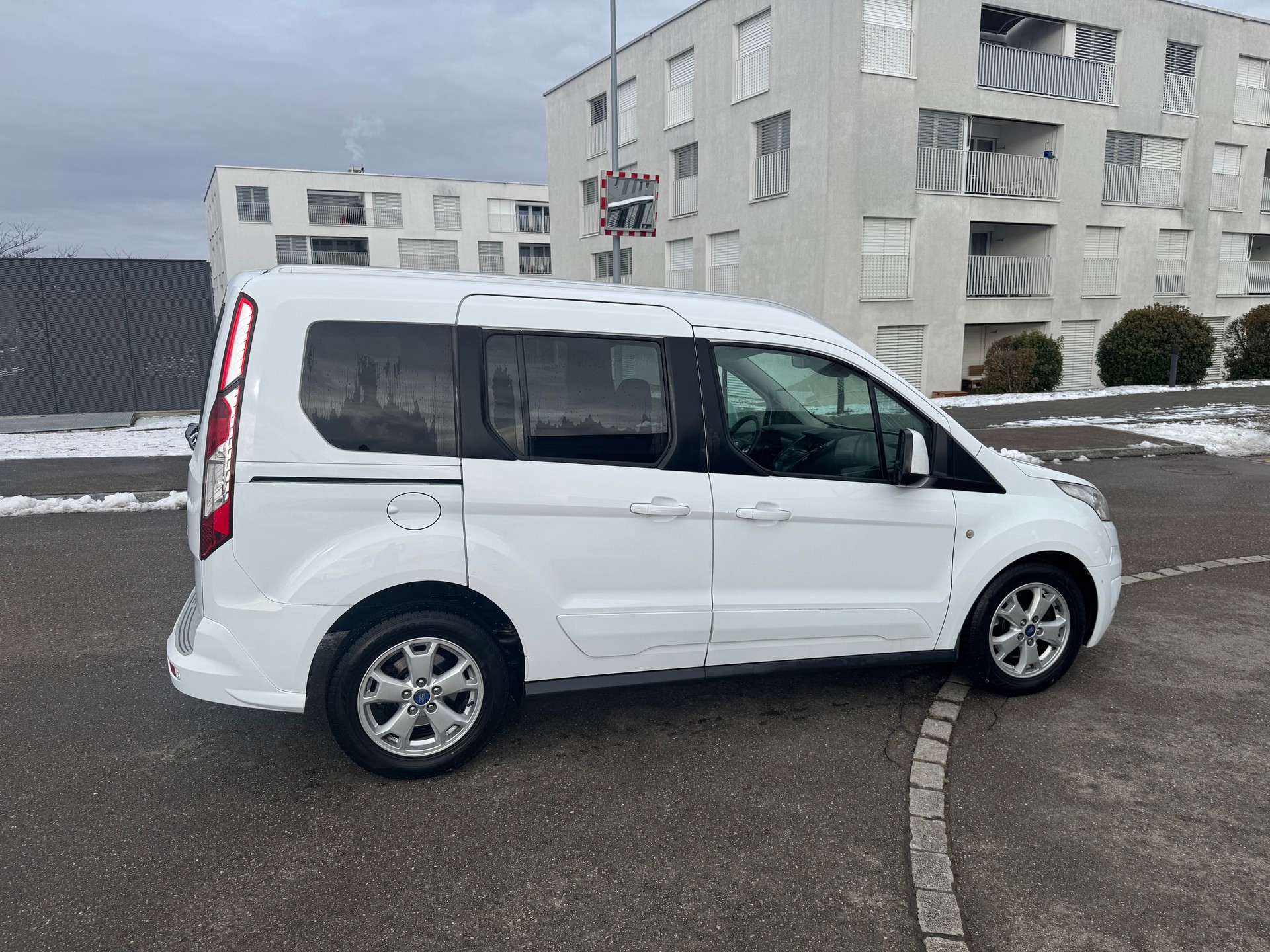 FORD Tourneo Connect 1.6 TDCi Titanium-image-5