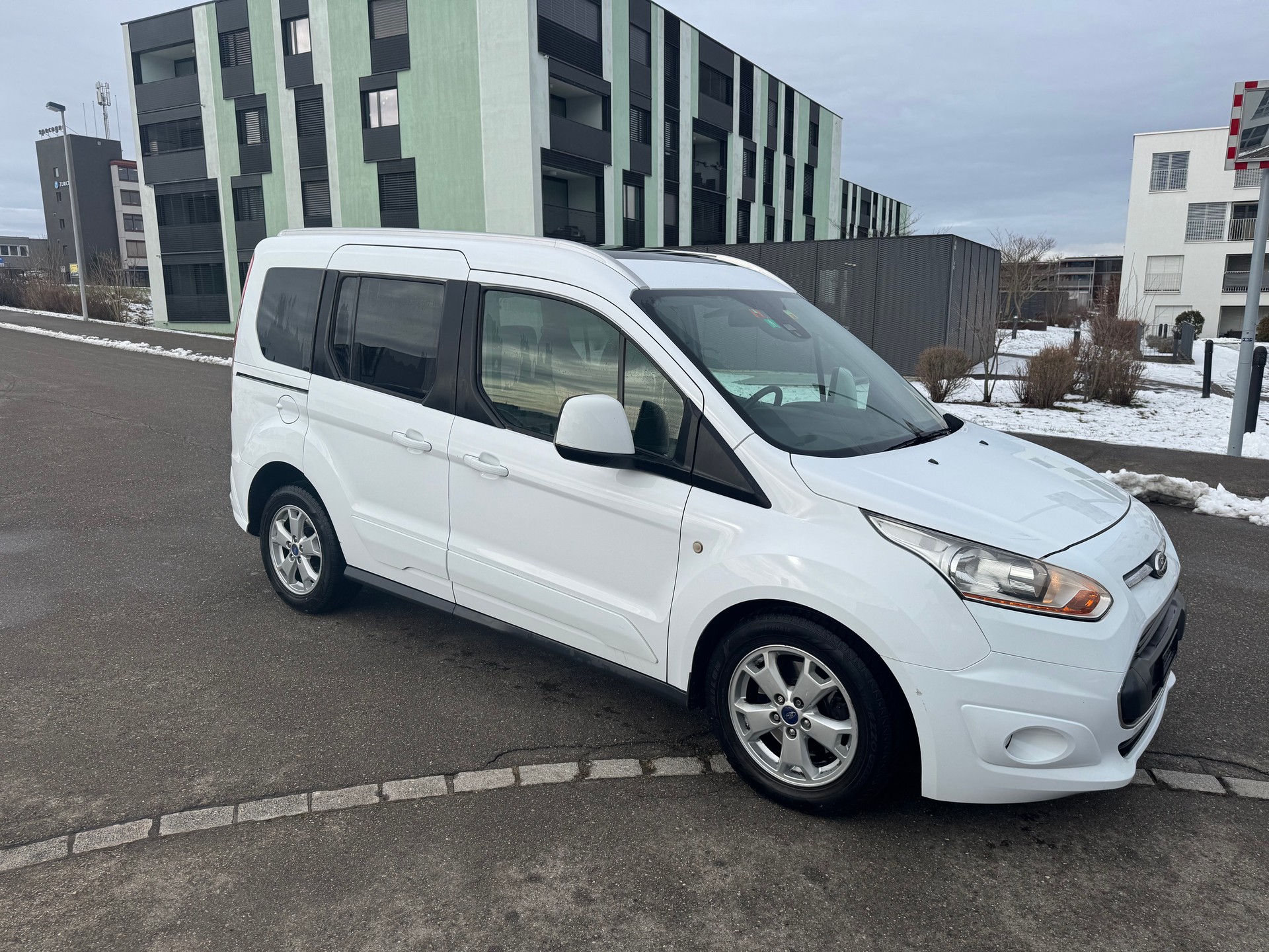 FORD Tourneo Connect 1.6 TDCi Titanium-image-4