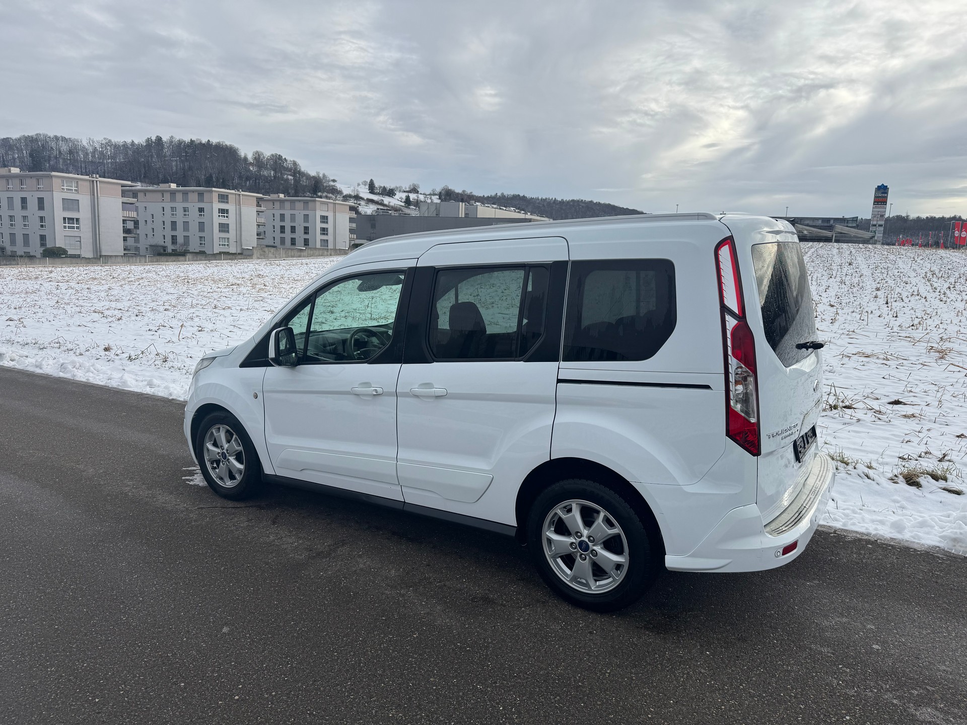 FORD Tourneo Connect 1.6 TDCi Titanium-image-1