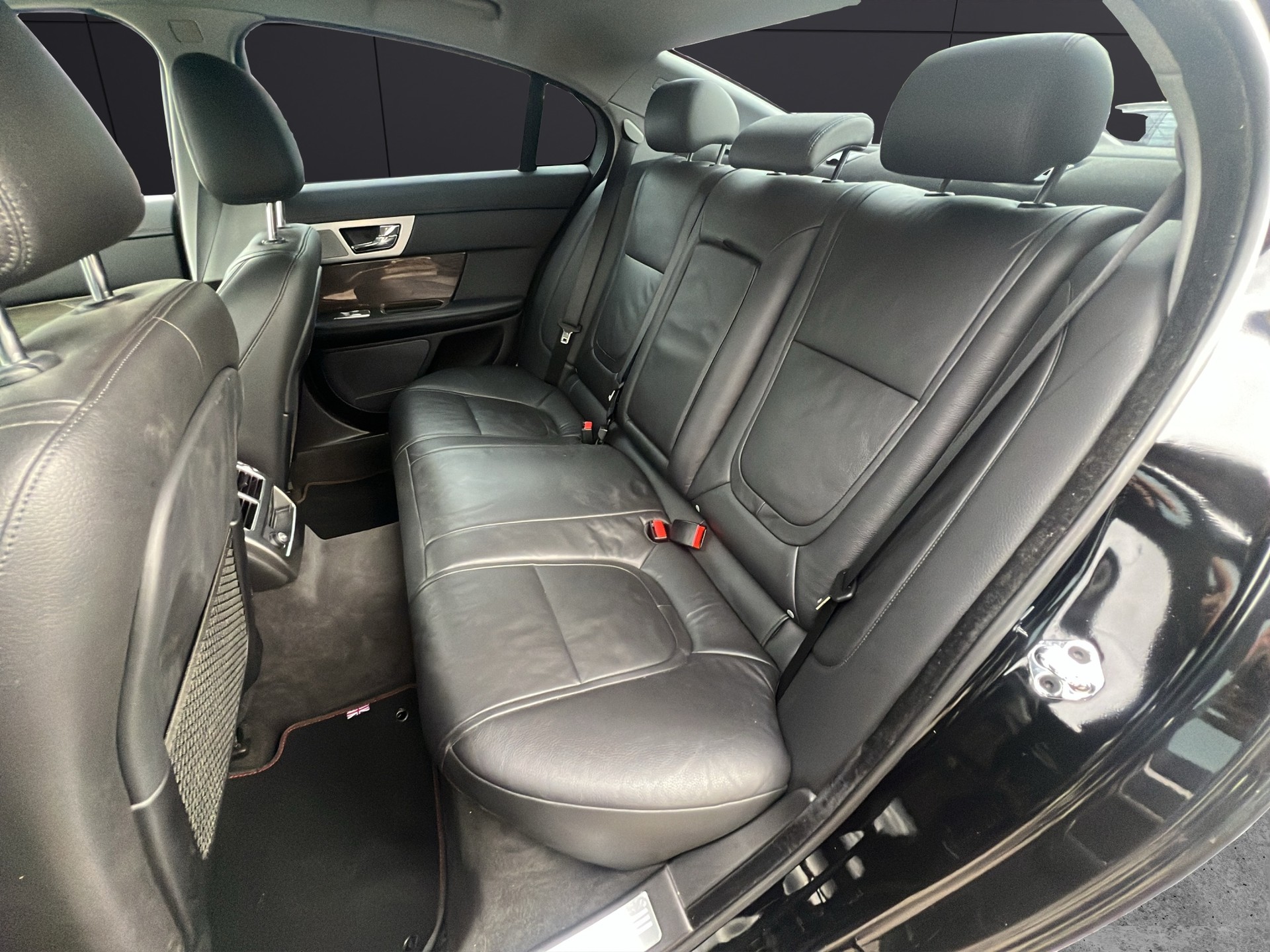 JAGUAR XF 2.2d-image-8