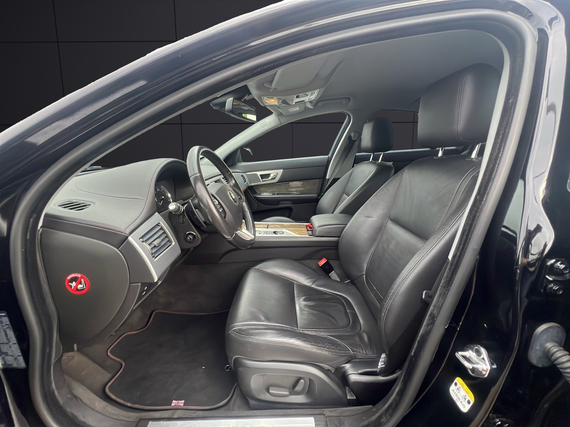 JAGUAR XF 2.2d-image-5
