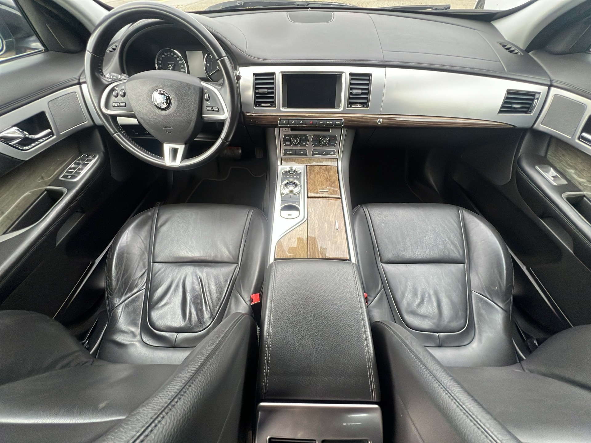 JAGUAR XF 2.2d-image-9