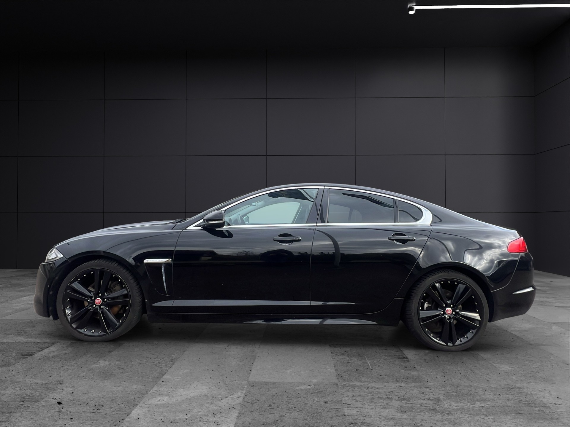 JAGUAR XF 2.2d-image-2