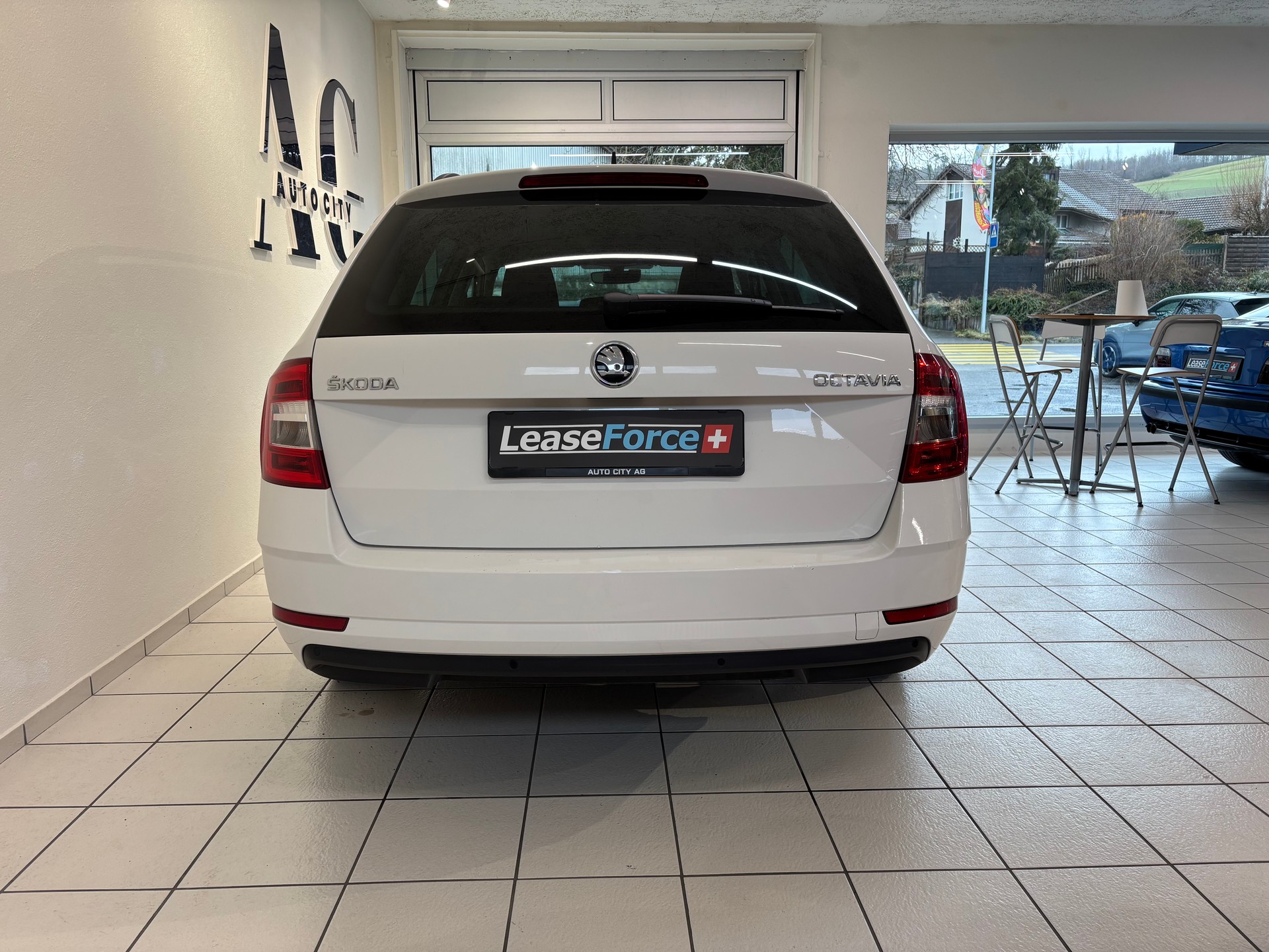 SKODA Octavia Combi 2.0 TDI Ambition DSG-image-3
