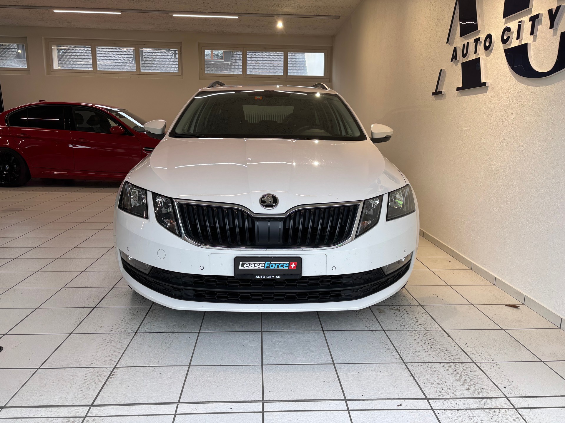 SKODA Octavia Combi 2.0 TDI Ambition DSG-image-4