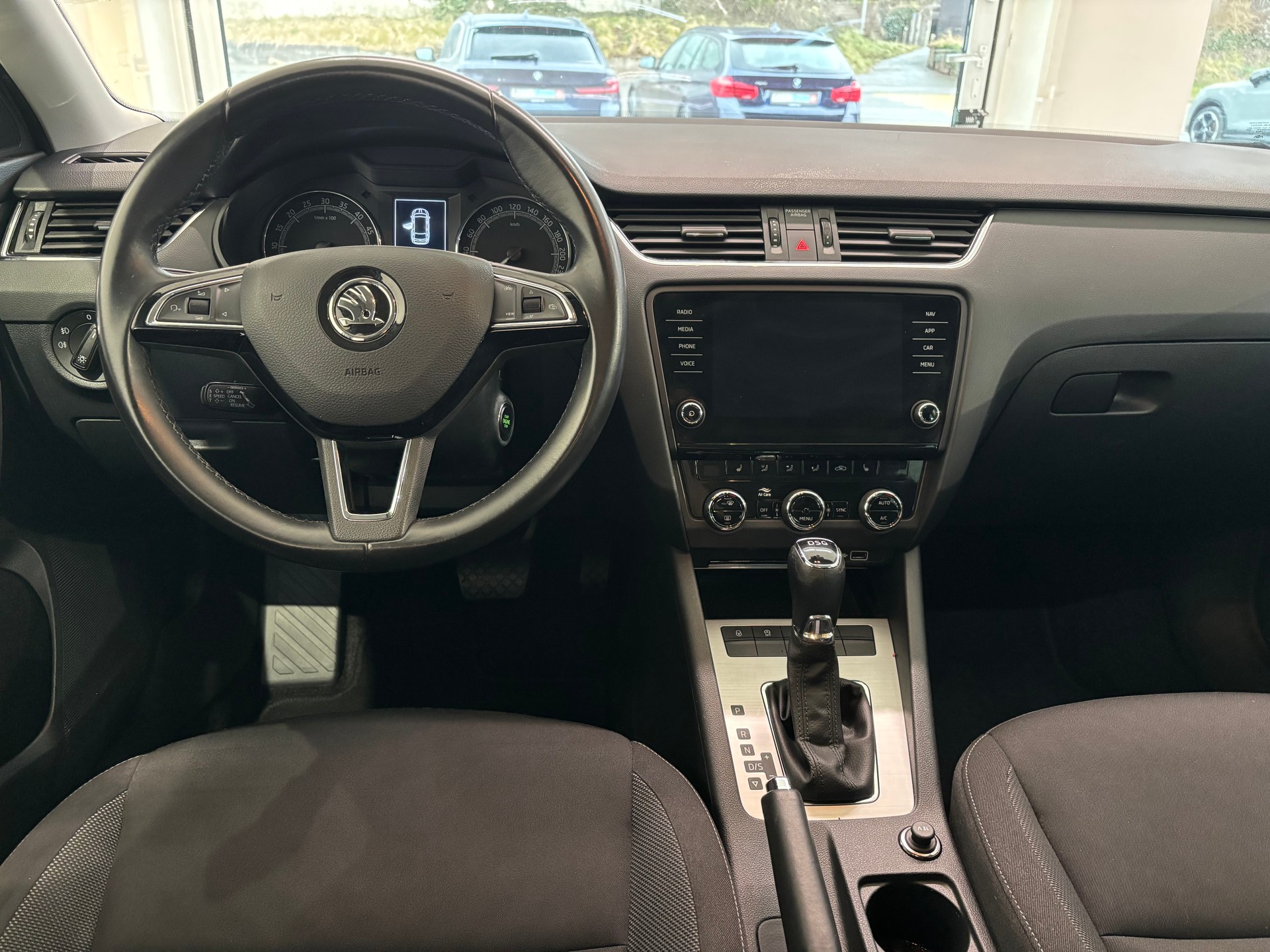 SKODA Octavia Combi 2.0 TDI Ambition DSG-image-7