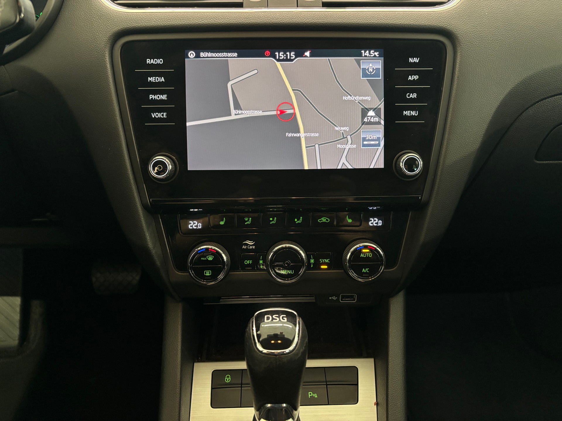 SKODA Octavia Combi 2.0 TDI Ambition DSG-image-12