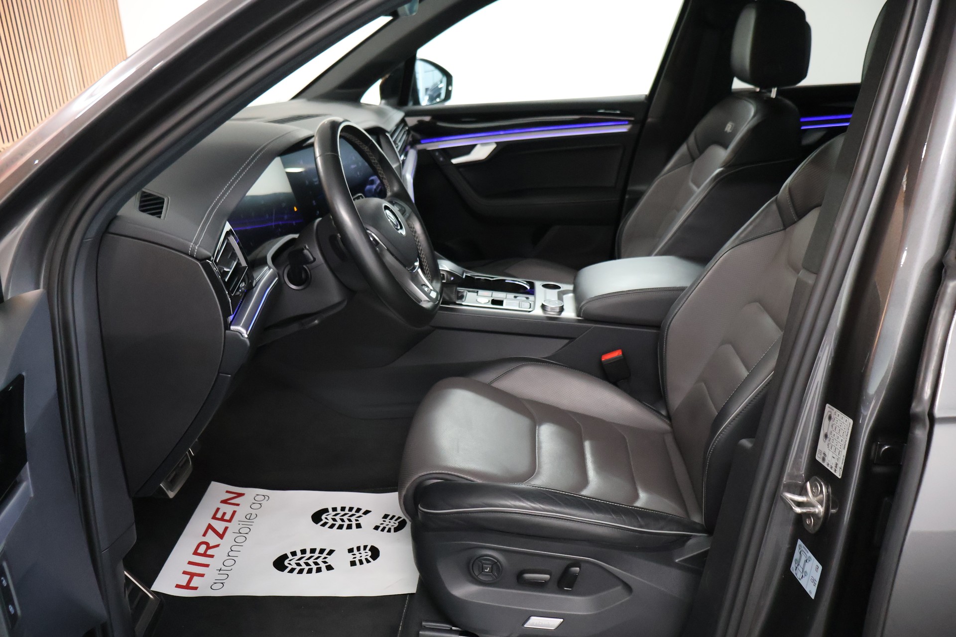 VW Touareg 3.0 TSI R-Line Tiptronic-image-8